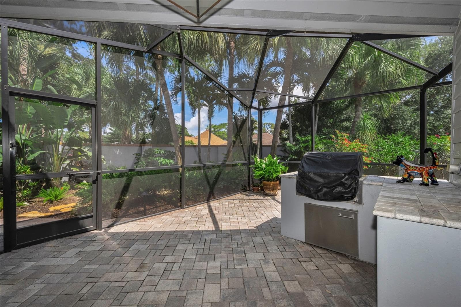 Screened lanai wraps around 2 sides of the home and has a gas grill and lots of room to enjoy the pond view... - 10497 LONGWOOD DR, SEMINOLE