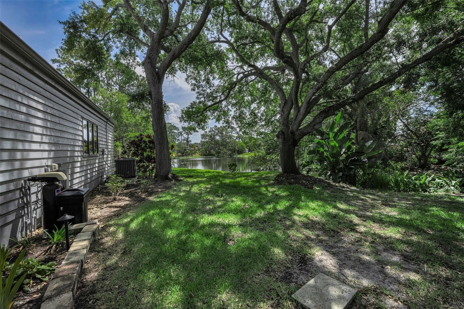 Back Yard and lovely pond view! - 10497 LONGWOOD DR, SEMINOLE