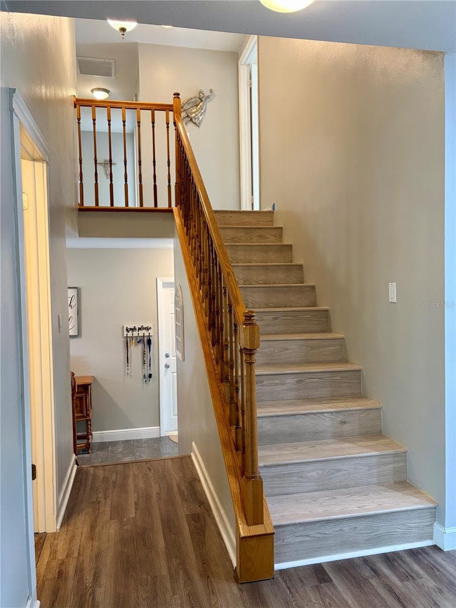 Updated floors and paint for stairs & hallway - 15705 CASHMERE LN, TAMPA