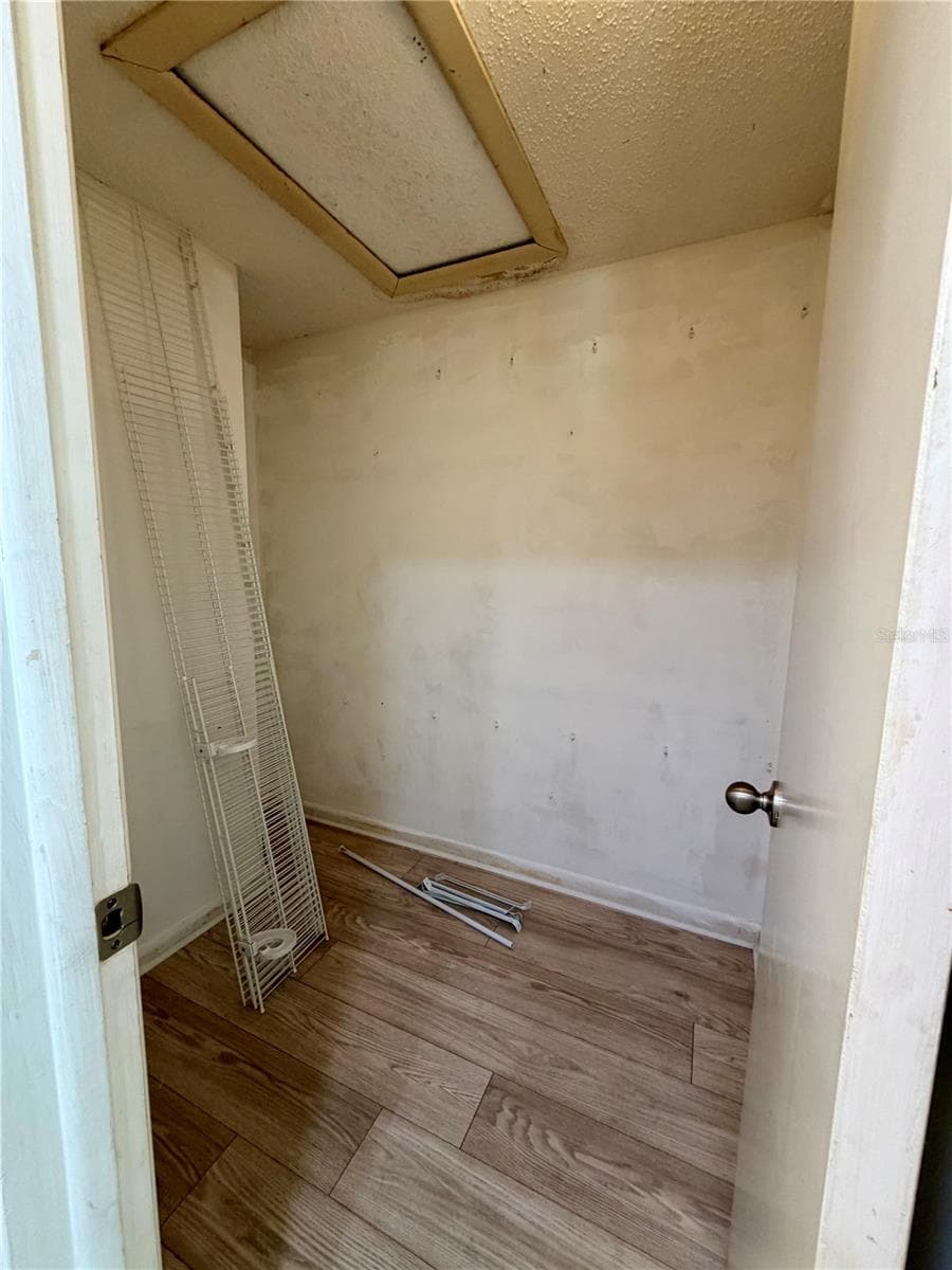 Large in-bathroom master closet - 15705 CASHMERE LN, TAMPA