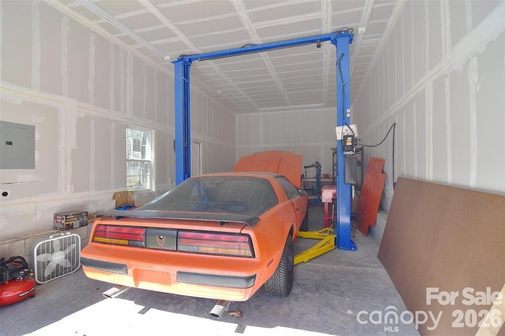 Detached Garage and Lift - 15002 Dexter Lemmond Court, Charlotte