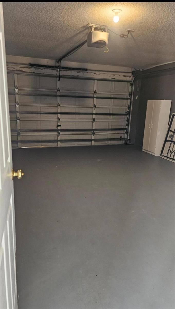 GAR-FRESH PAINT - WALLS/FLOOR - 13109 ELGAR PL, RIVERVIEW