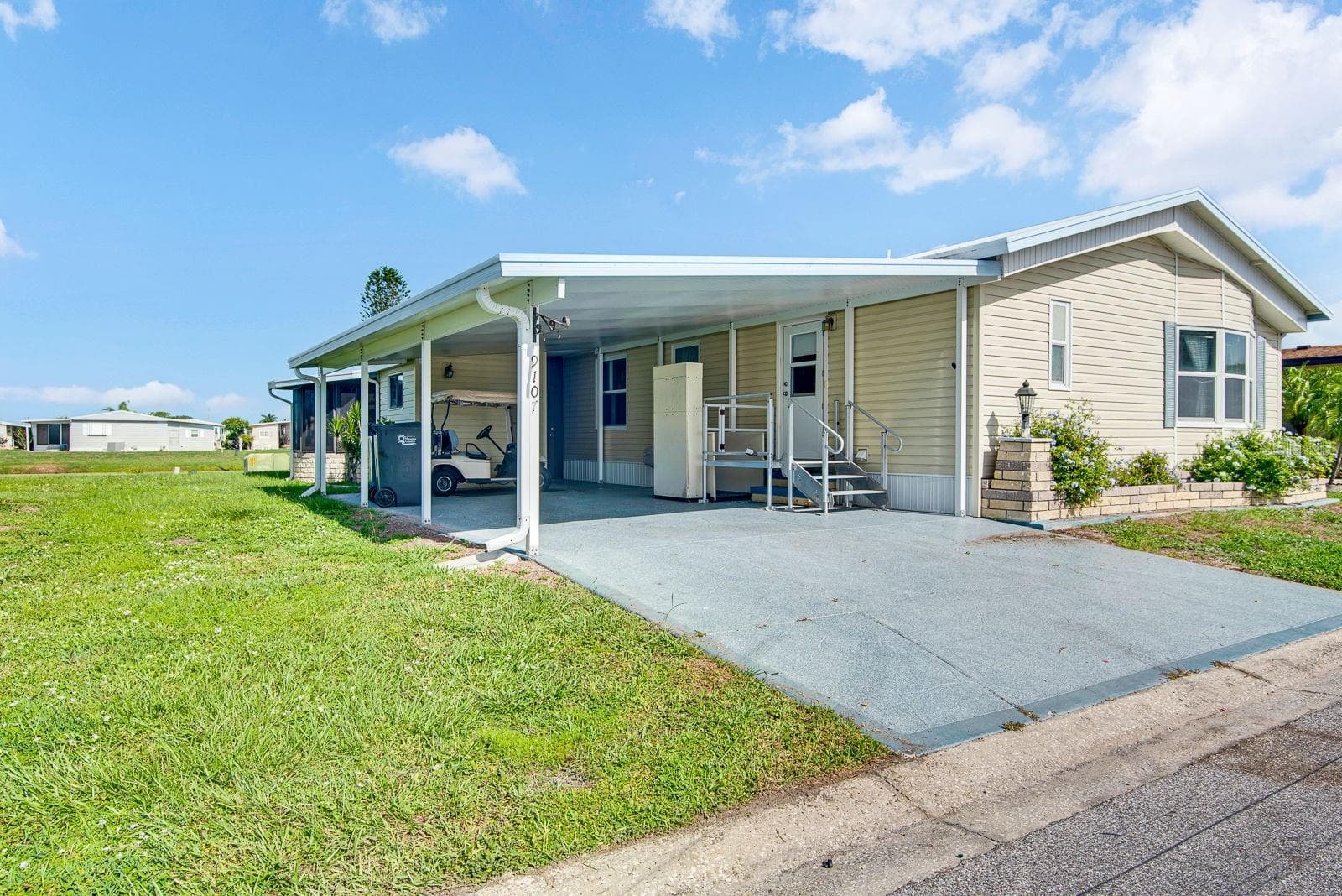 Manufactured Home at 9107 34TH AVE E, PALMETTO, photo 7 of 49