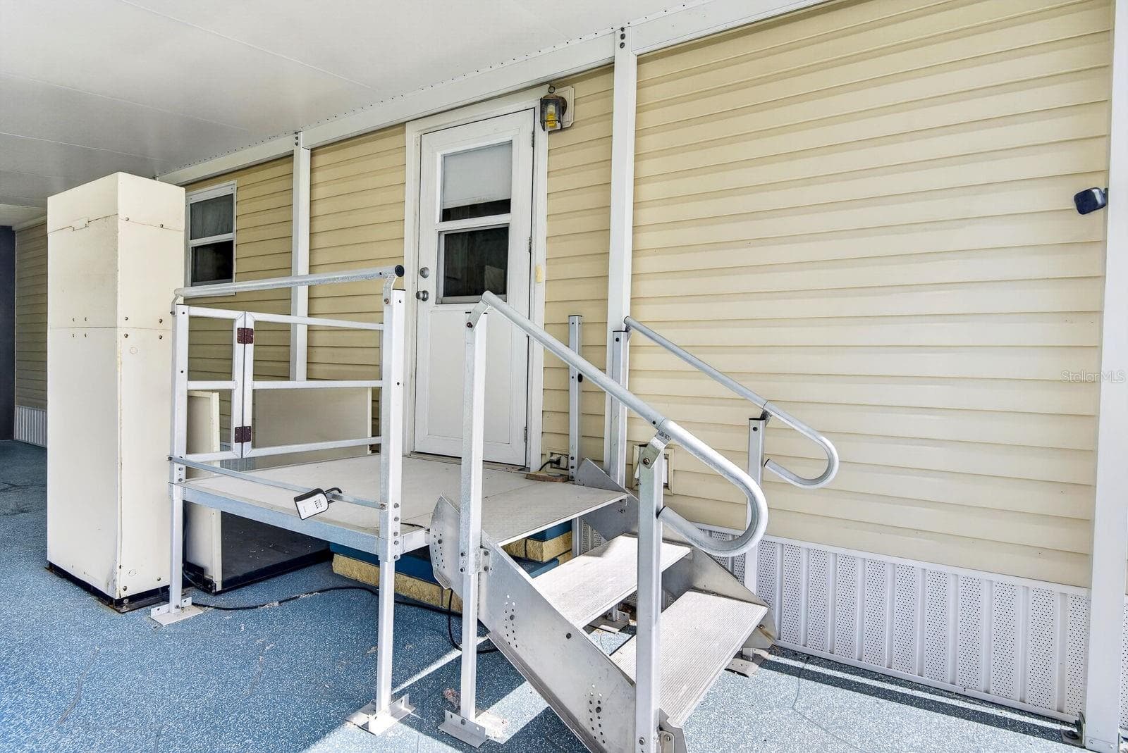 Manufactured Home at 9107 34TH AVE E, PALMETTO, photo 9 of 49