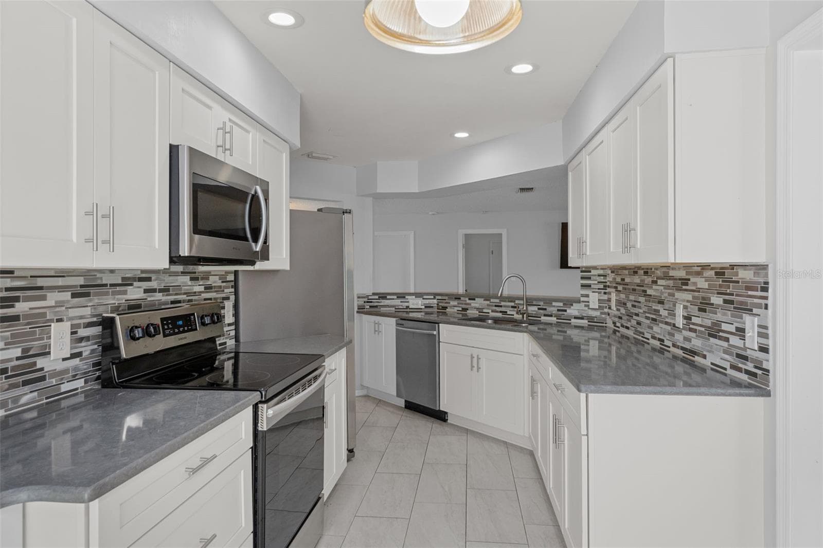 Single Family Residence at 3644 N LAURELWOOD LOOP, BEVERLY HILLS, photo 39 of 115