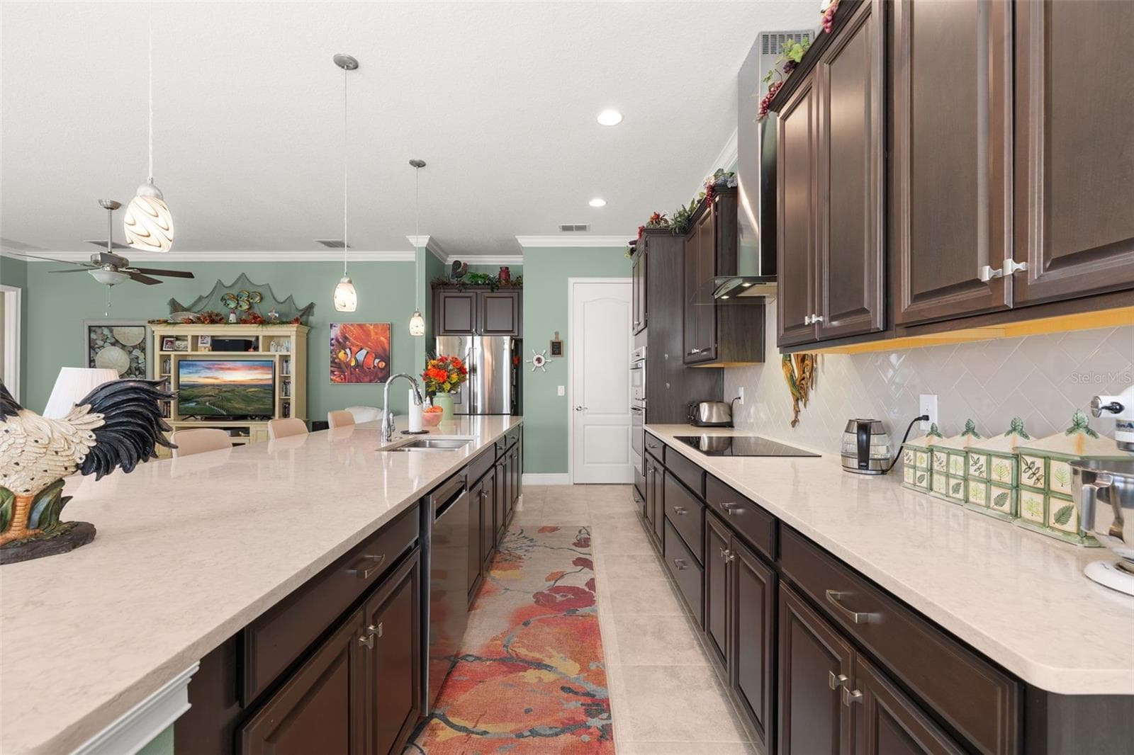 Gourmet Kitchen with Corian Quartz Countertops - 2733 SOUTHLAND ST, ST CLOUD