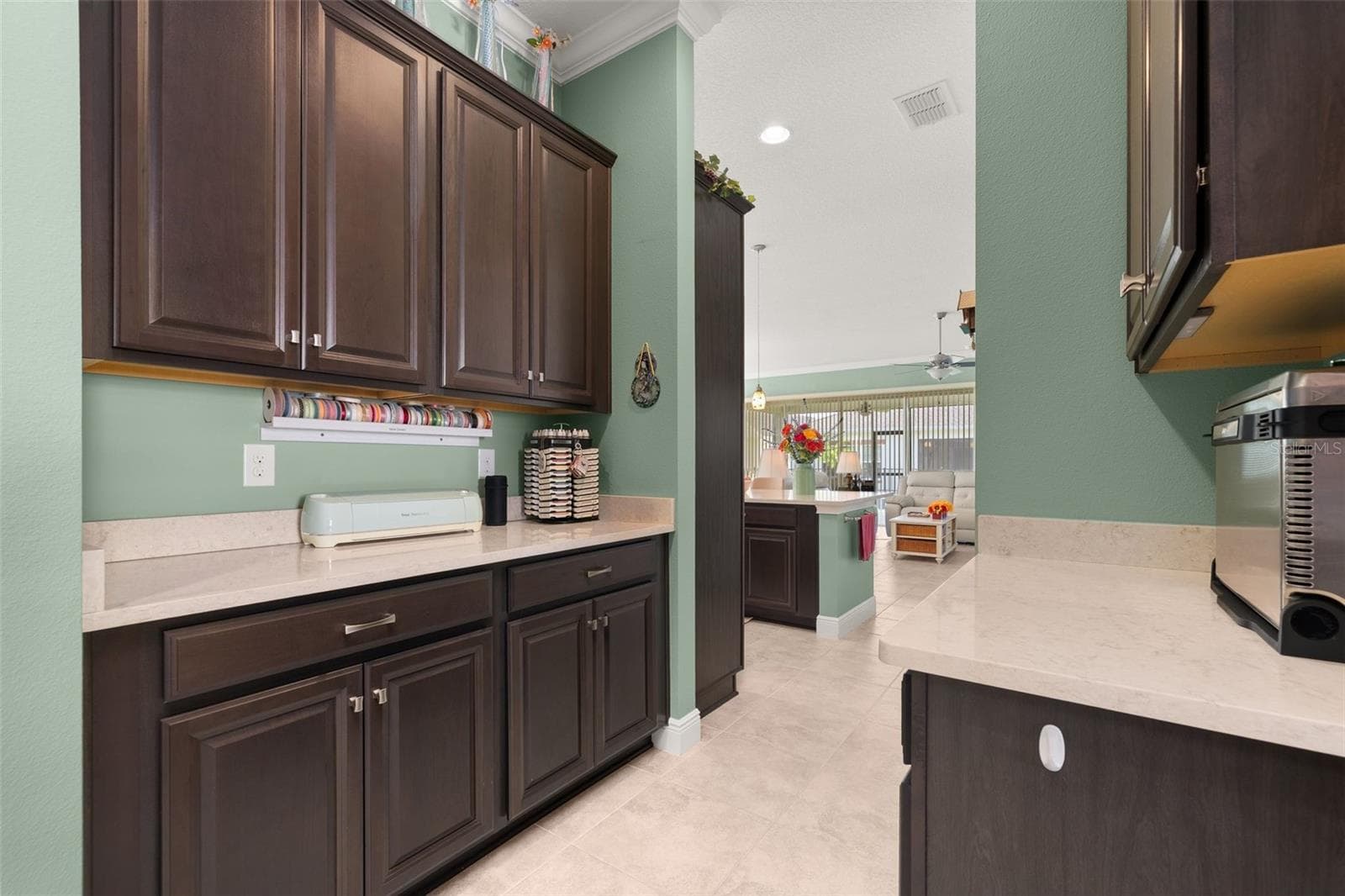 Butler's Pantry - 2733 SOUTHLAND ST, ST CLOUD