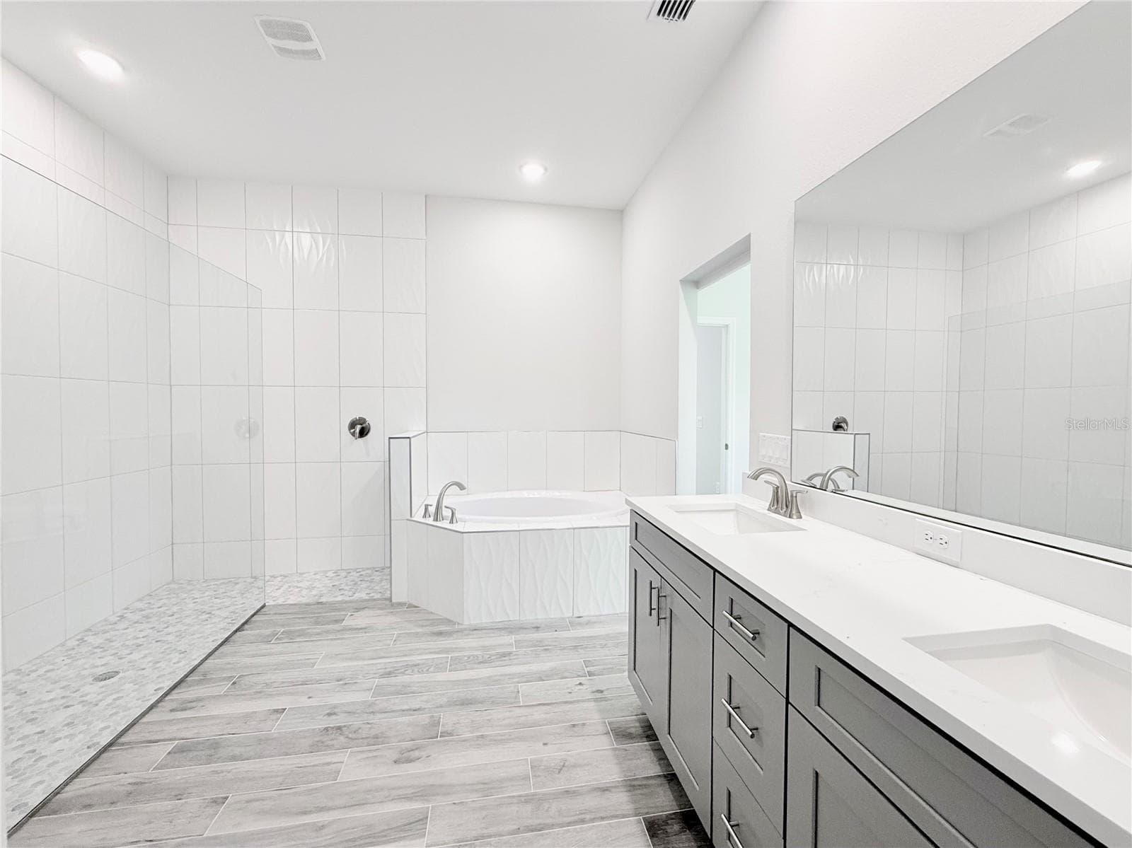 Primary Bath - 30280 W BLUEBELL AVE, EUSTIS