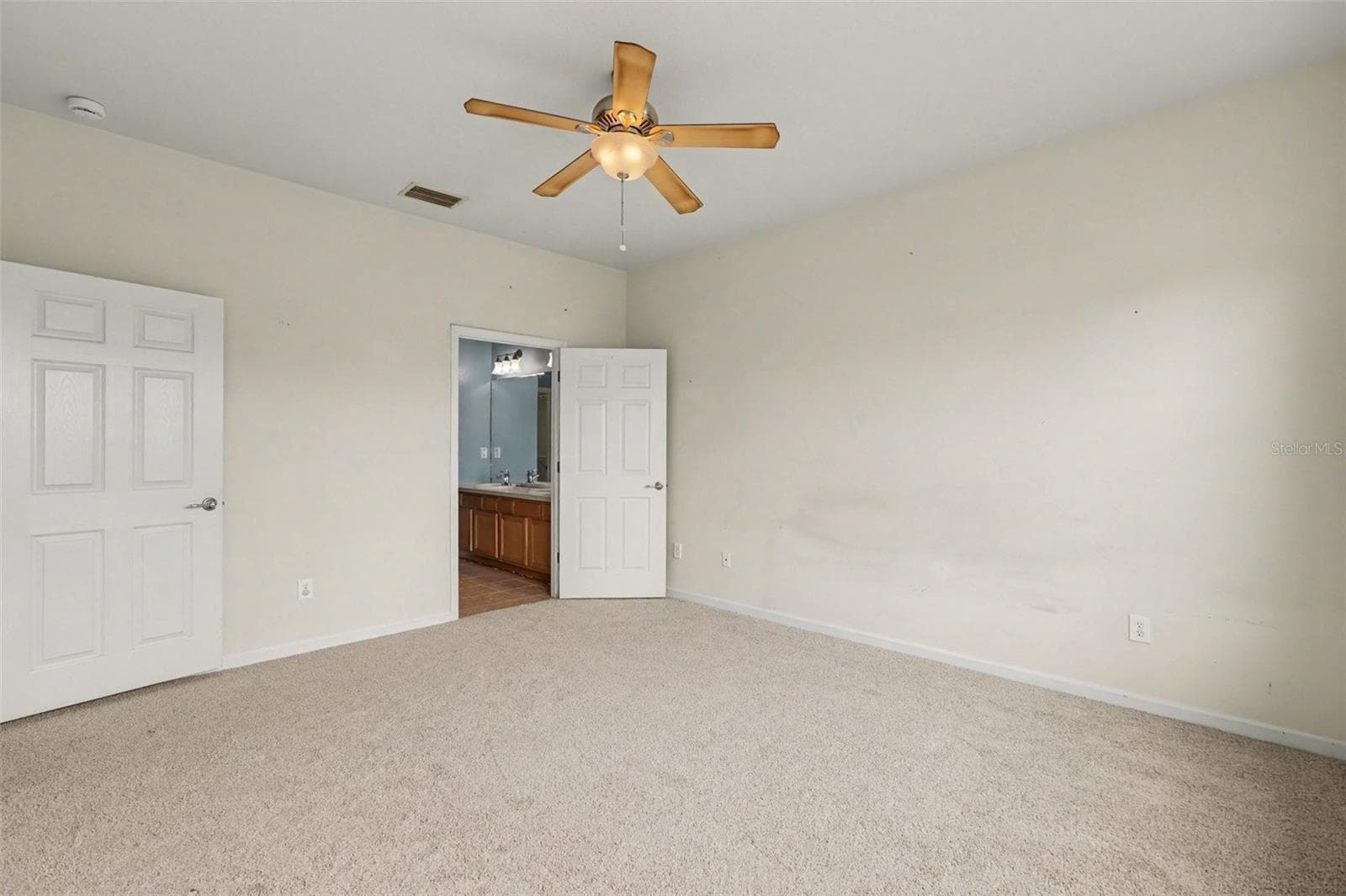Villa at 13703 CREST LAKE DR, HUDSON, photo 14 of 30