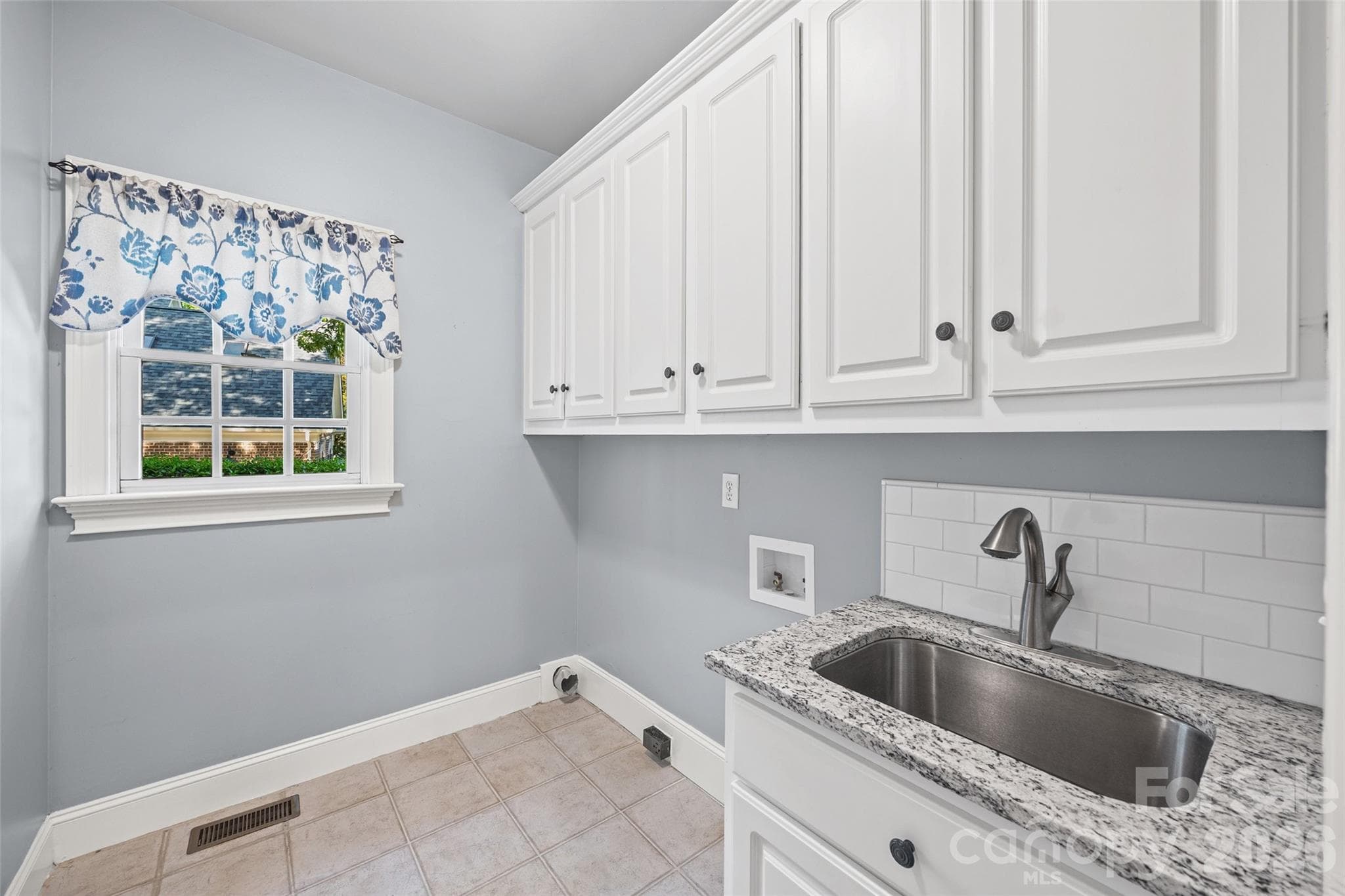 Single Family Residence at 9331 Whispering Wind Drive, Charlotte, photo 23 of 35