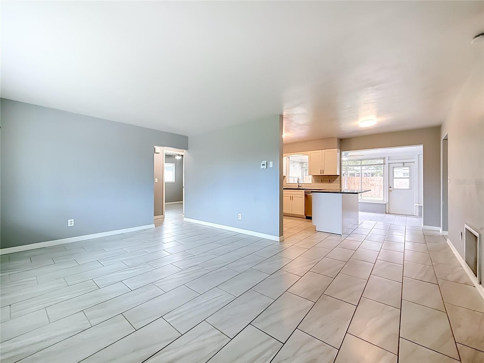 Single Family Residence at 890 7TH AVE NE, LARGO, photo 10 of 66