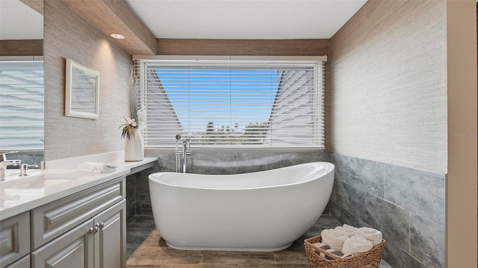 Condominium at 910 PINELLAS BAYWAY S #201, TIERRA VERDE, photo 6 of 43