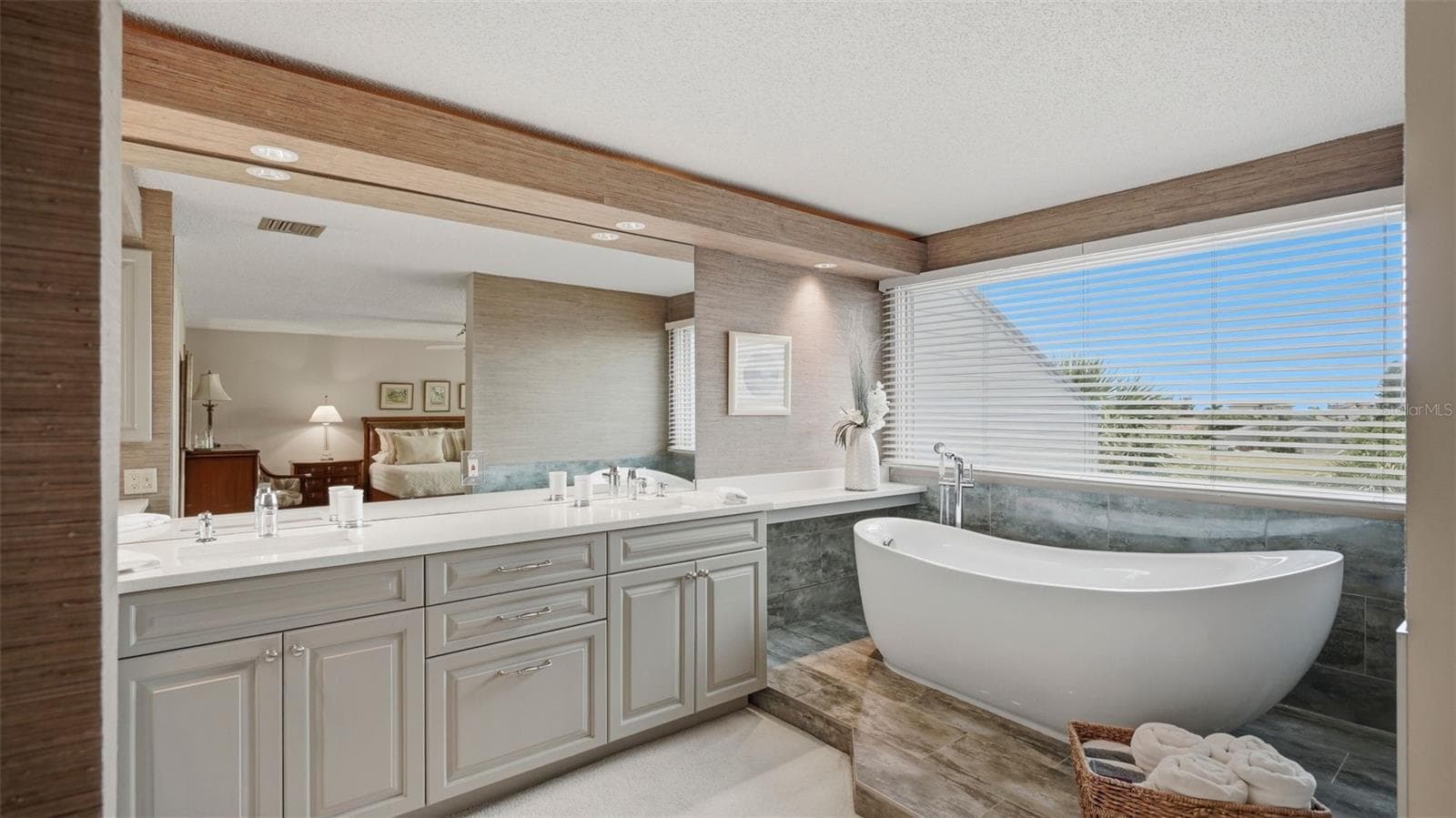 Condominium at 910 PINELLAS BAYWAY S #201, TIERRA VERDE, photo 17 of 43