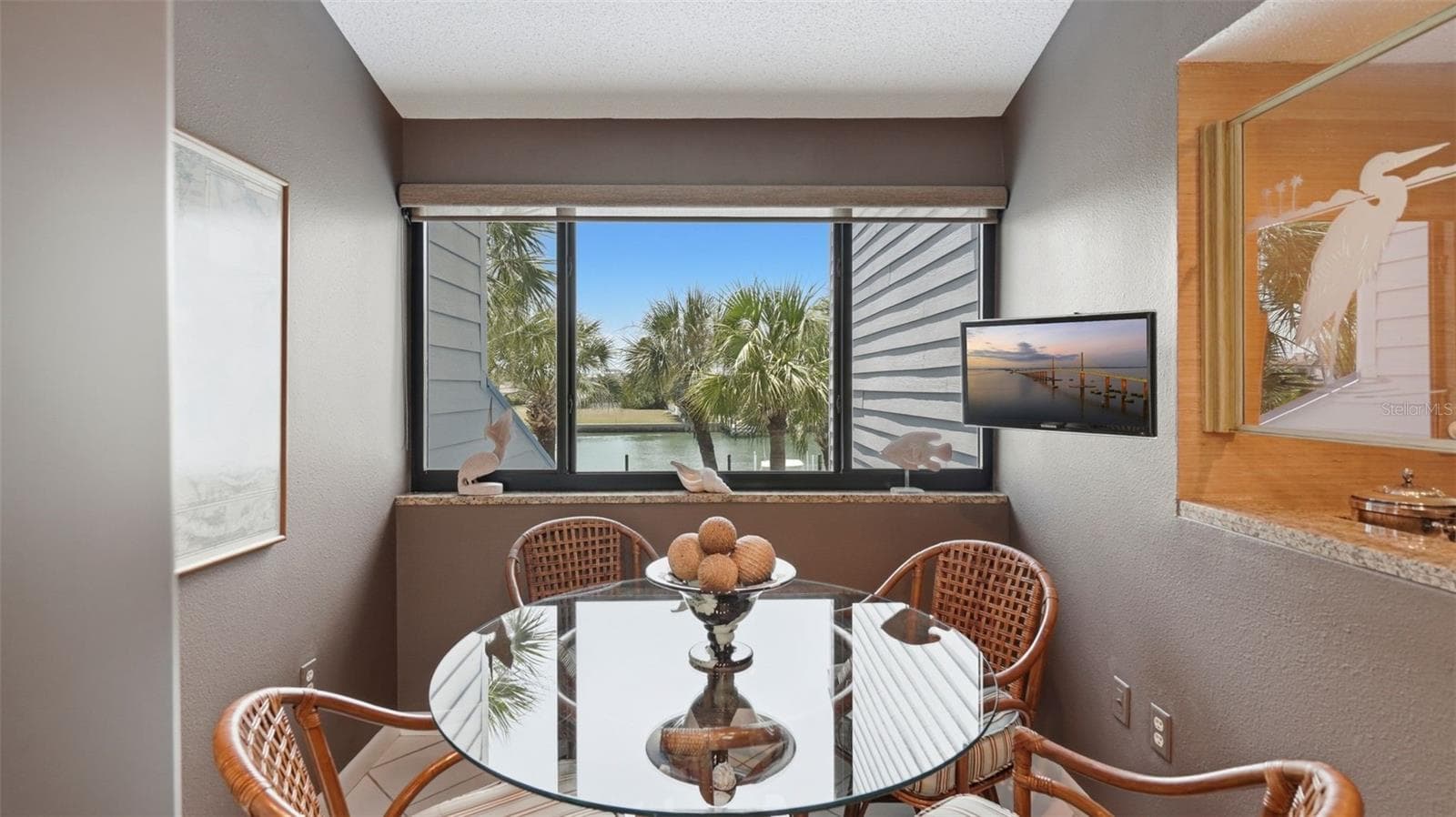 Eating area off kitchen - 910 PINELLAS BAYWAY S #201, TIERRA VERDE