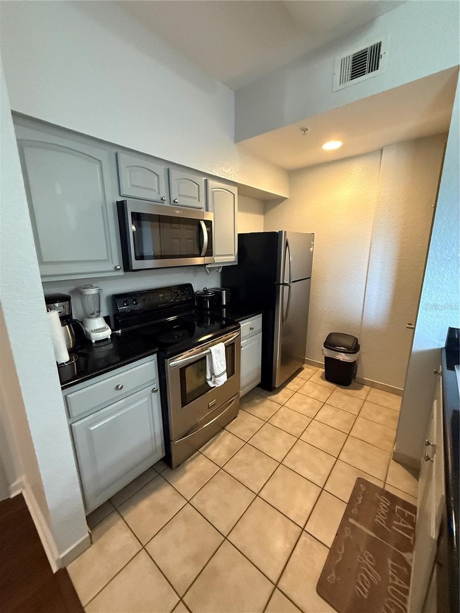 Condo - Hotel at 8112 POINCIANA BLVD #1802, ORLANDO, photo 11 of 23
