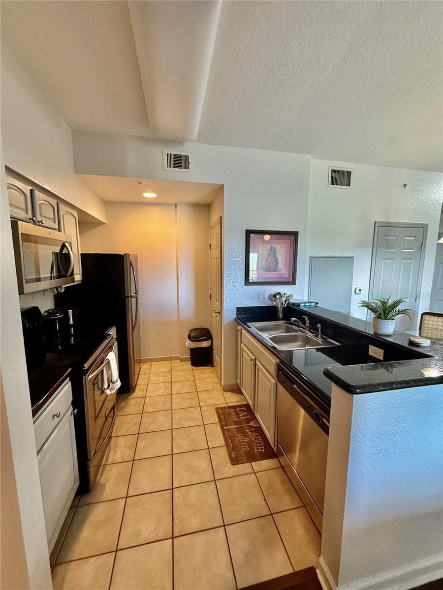 Condo - Hotel at 8112 POINCIANA BLVD #1802, ORLANDO, photo 13 of 23