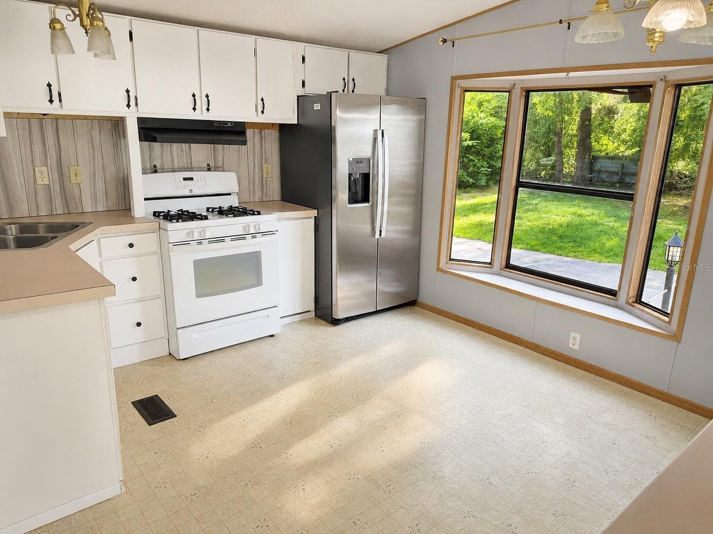 Unit 1 Kitchen - 3820 SE 93RD PL, OCALA