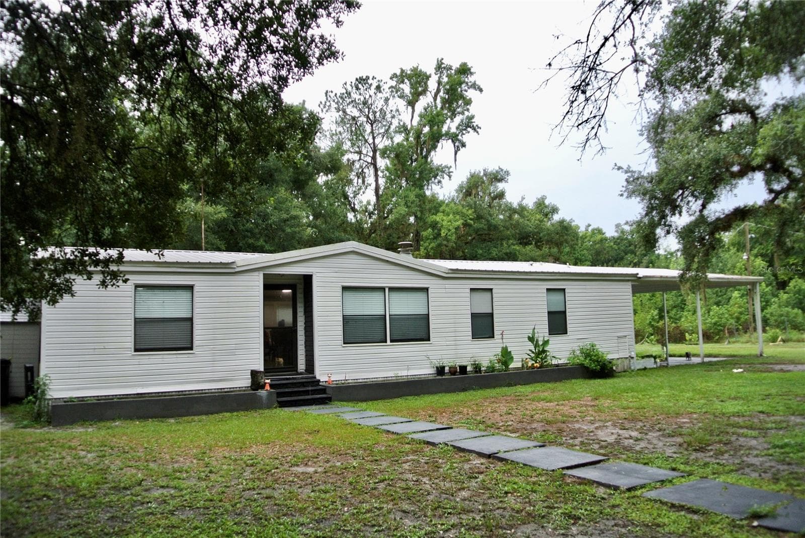 Manufactured Home at 38122 CENTRAL AVE, ZEPHYRHILLS, photo 3 of 32