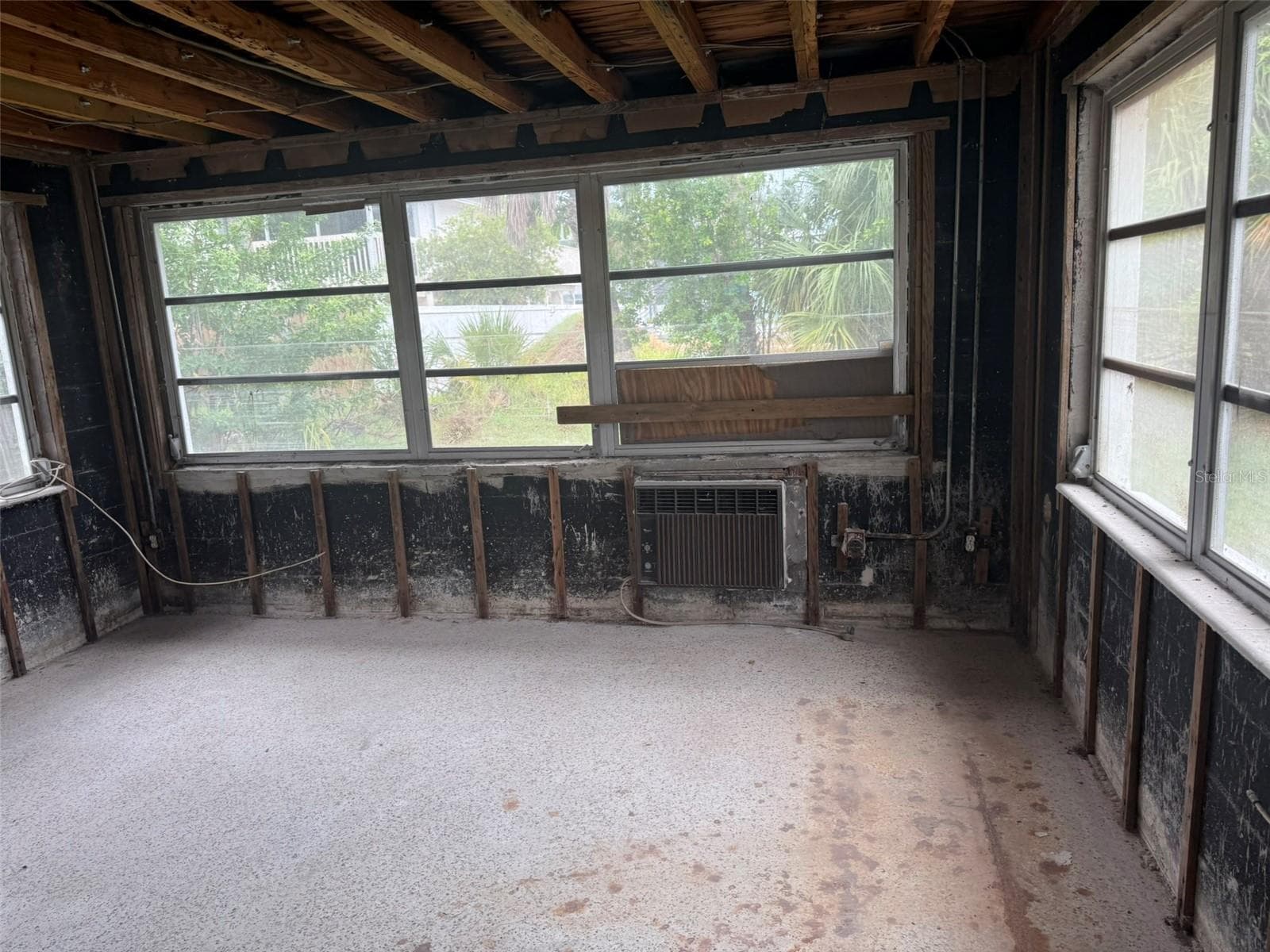 Family Room/ Bonus Room - 14054 VIVIAN DR, MADEIRA BEACH