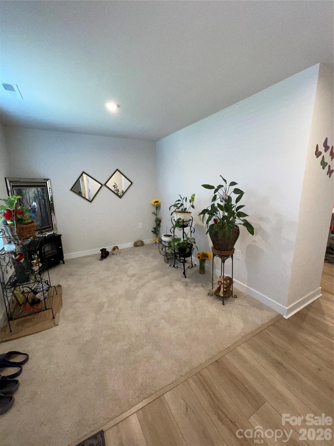 Single Family Residence at 330 Damask Drive, Lancaster, photo 4 of 21