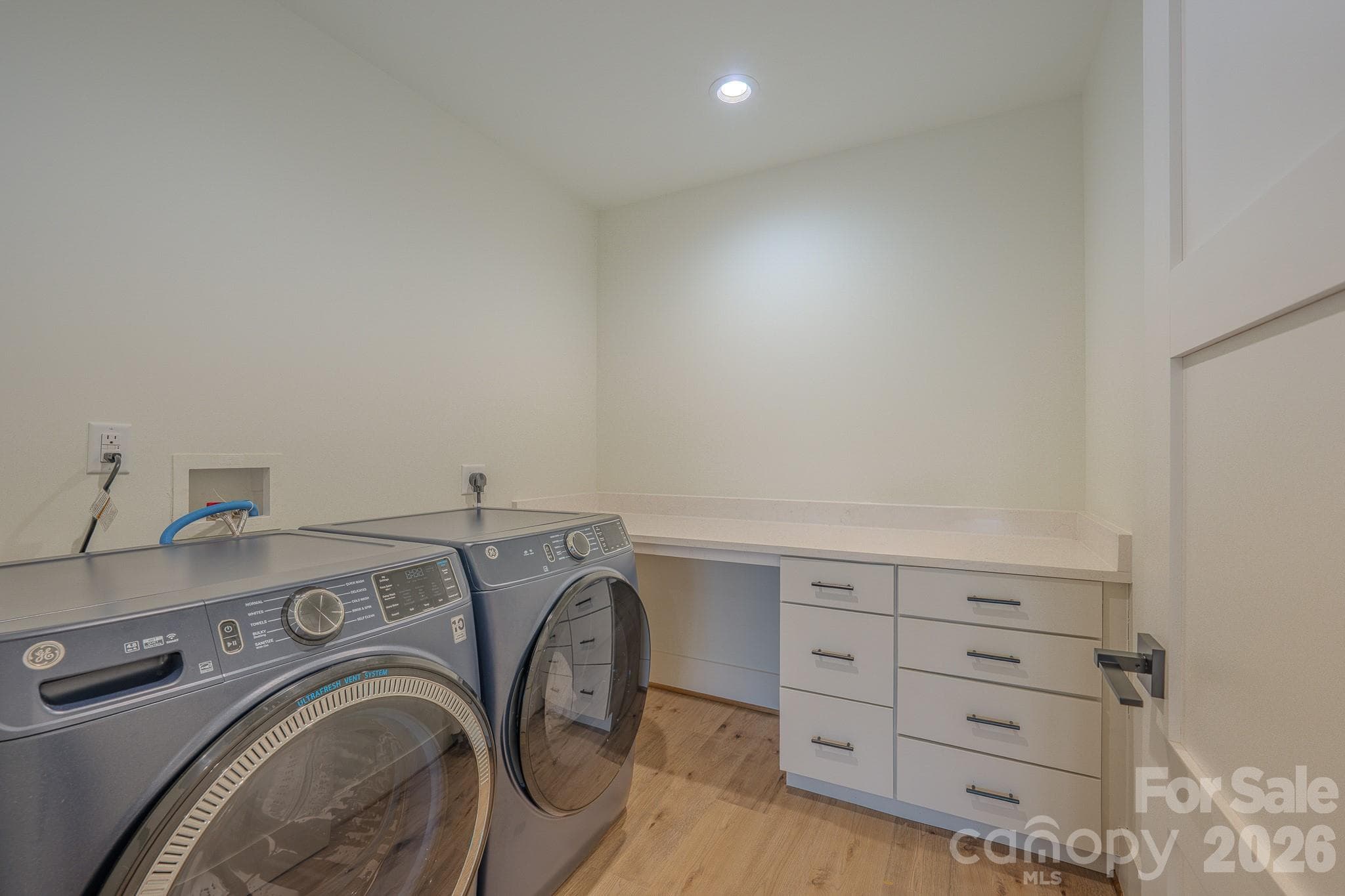 Lower Level Laundry - 49 Arabella Lane, Arden