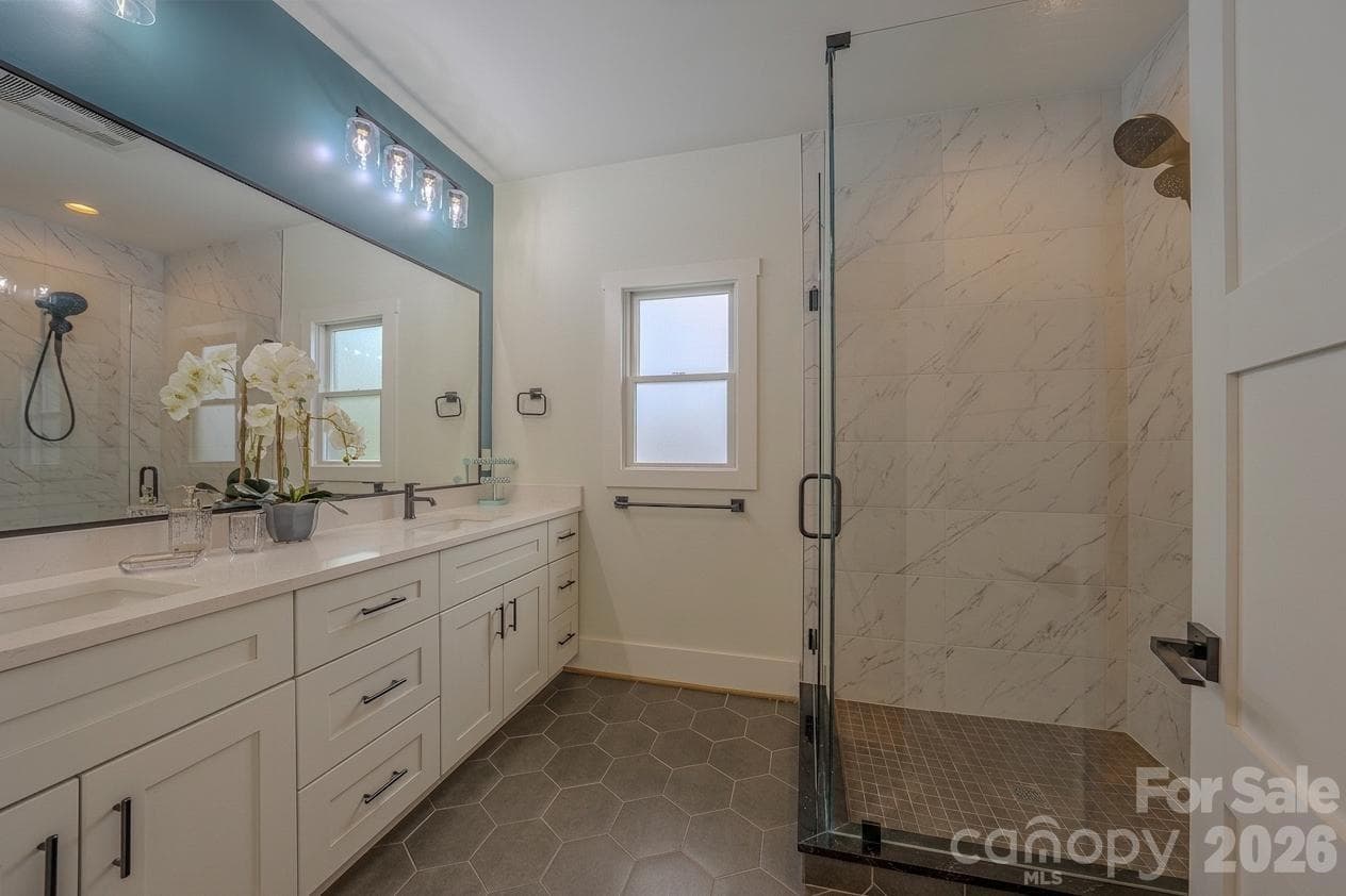 Upper Level Bath - 49 Arabella Lane, Arden
