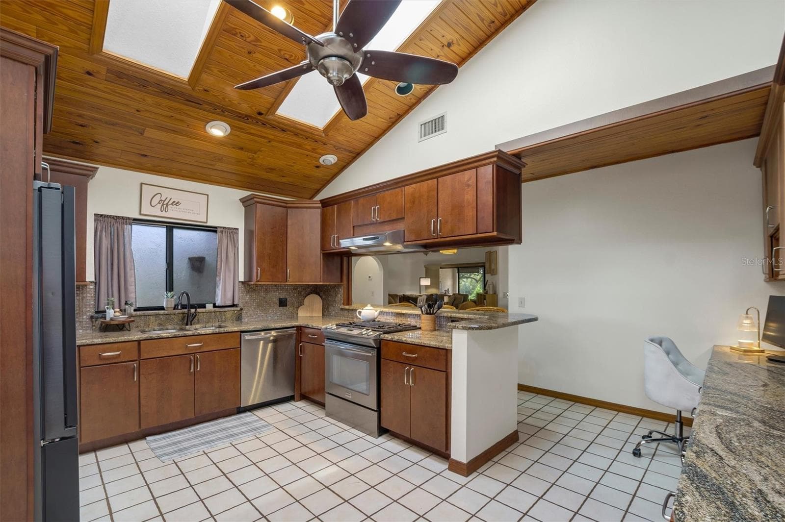 Villa at 503 CLUBHOUSE DR, LAKE WALES, photo 16 of 69