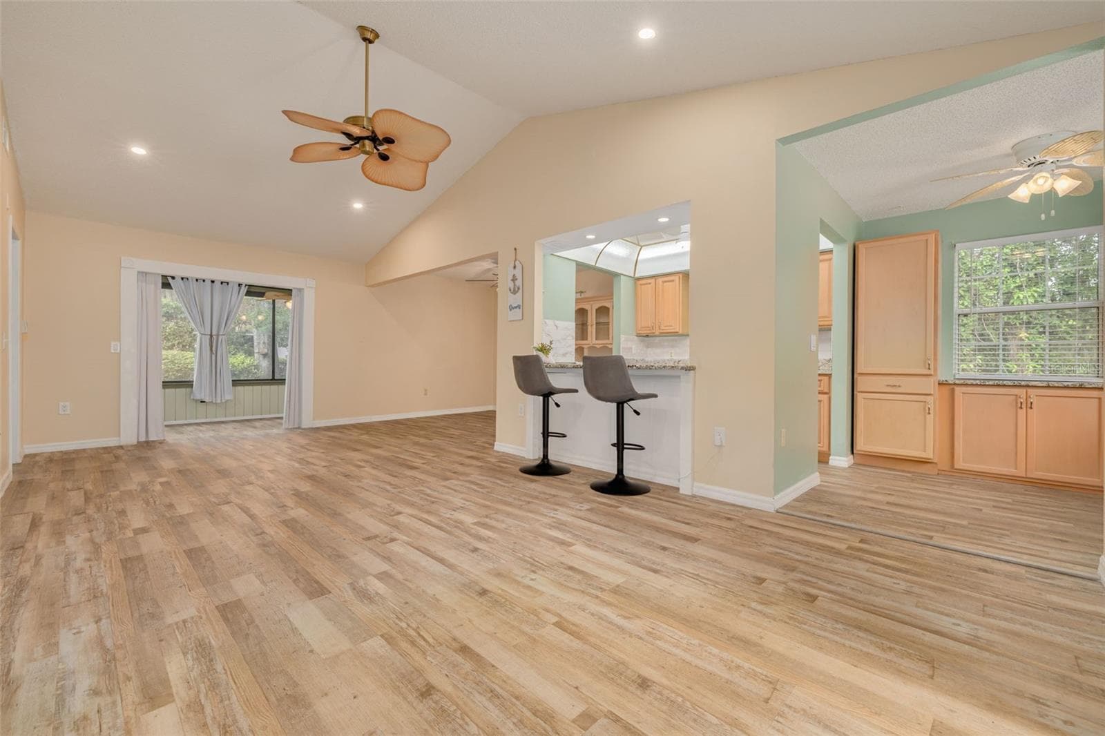 Villa at 12432 KNOLLBROOK LN, HUDSON, photo 4 of 34