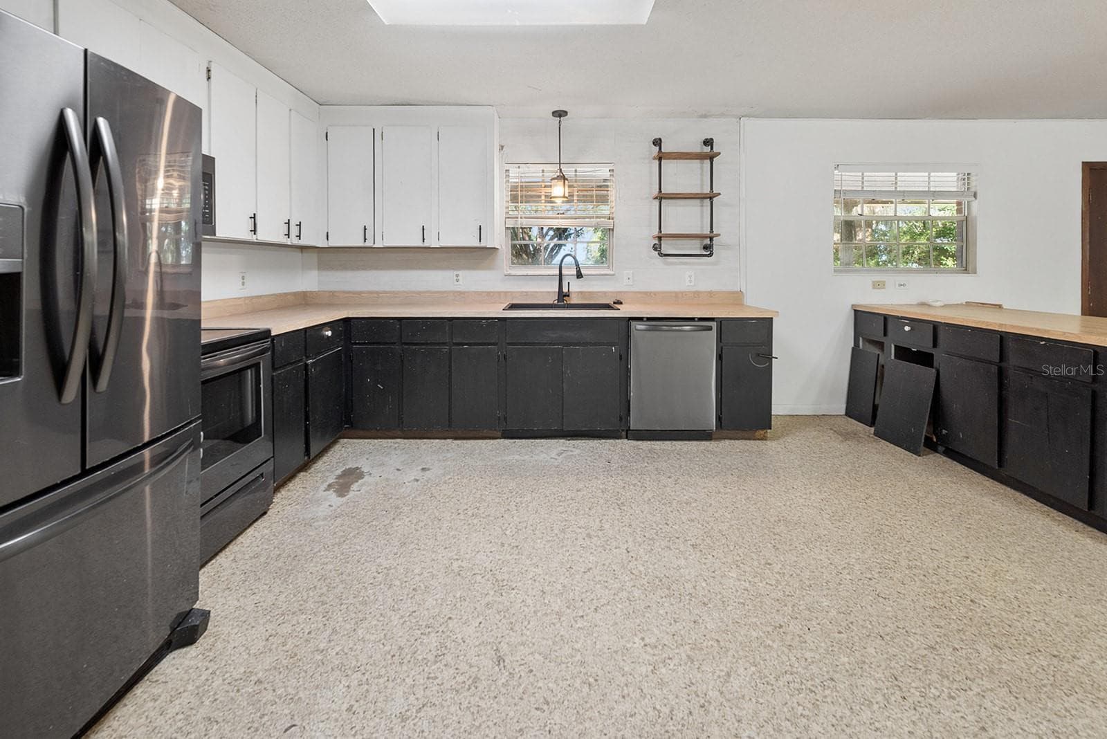Single Family Residence at 7908 LAKE GENEVA LN, KEYSTONE HEIGHTS, photo 11 of 45