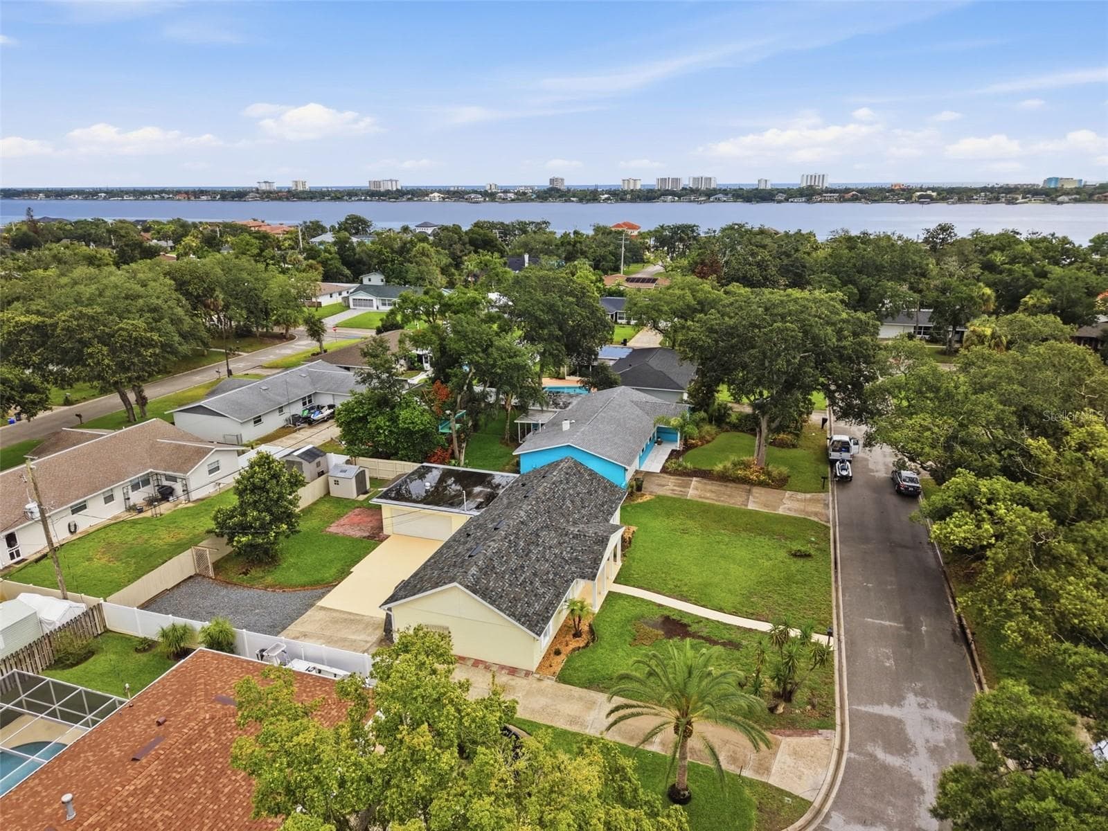 Situated on a spacious cul-de-sac lot in one of Ormond Beach's most desirable neighborhoods. - 59 CRESTWOOD CIR, ORMOND BEACH
