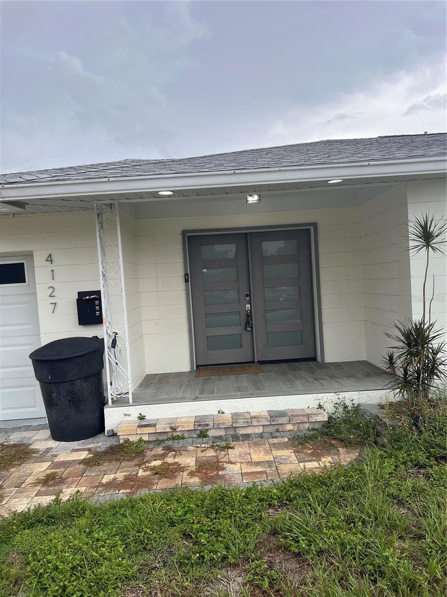 Single Family Residence at 4127 28TH AVE N, ST PETERSBURG, photo 4 of 57