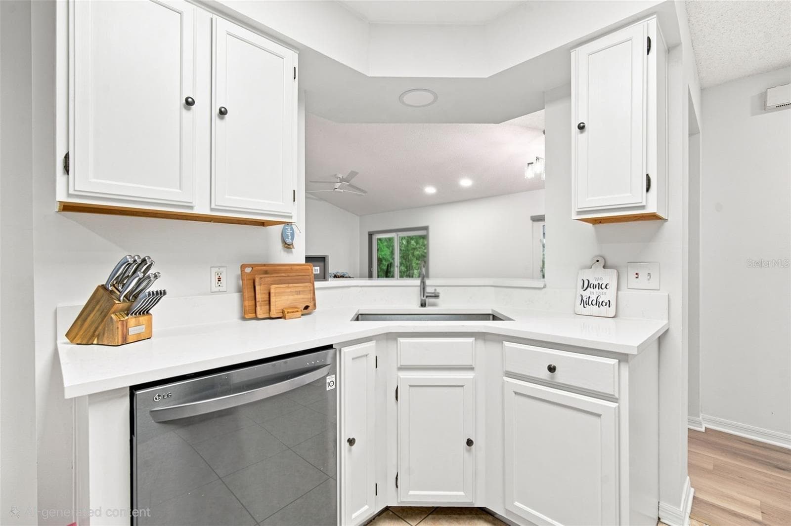 Gorgeous new Quartz countertops - 1014 HARDWOOD DR, VALRICO
