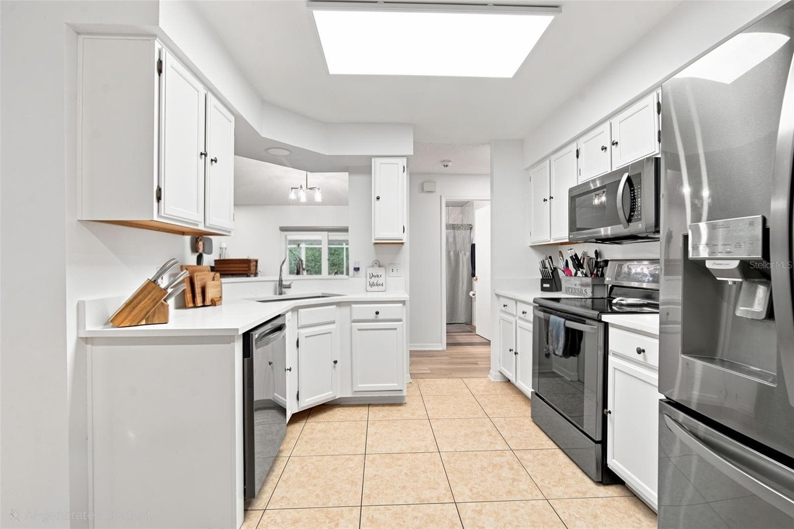 Items virtually removed for photo. - 1014 HARDWOOD DR, VALRICO