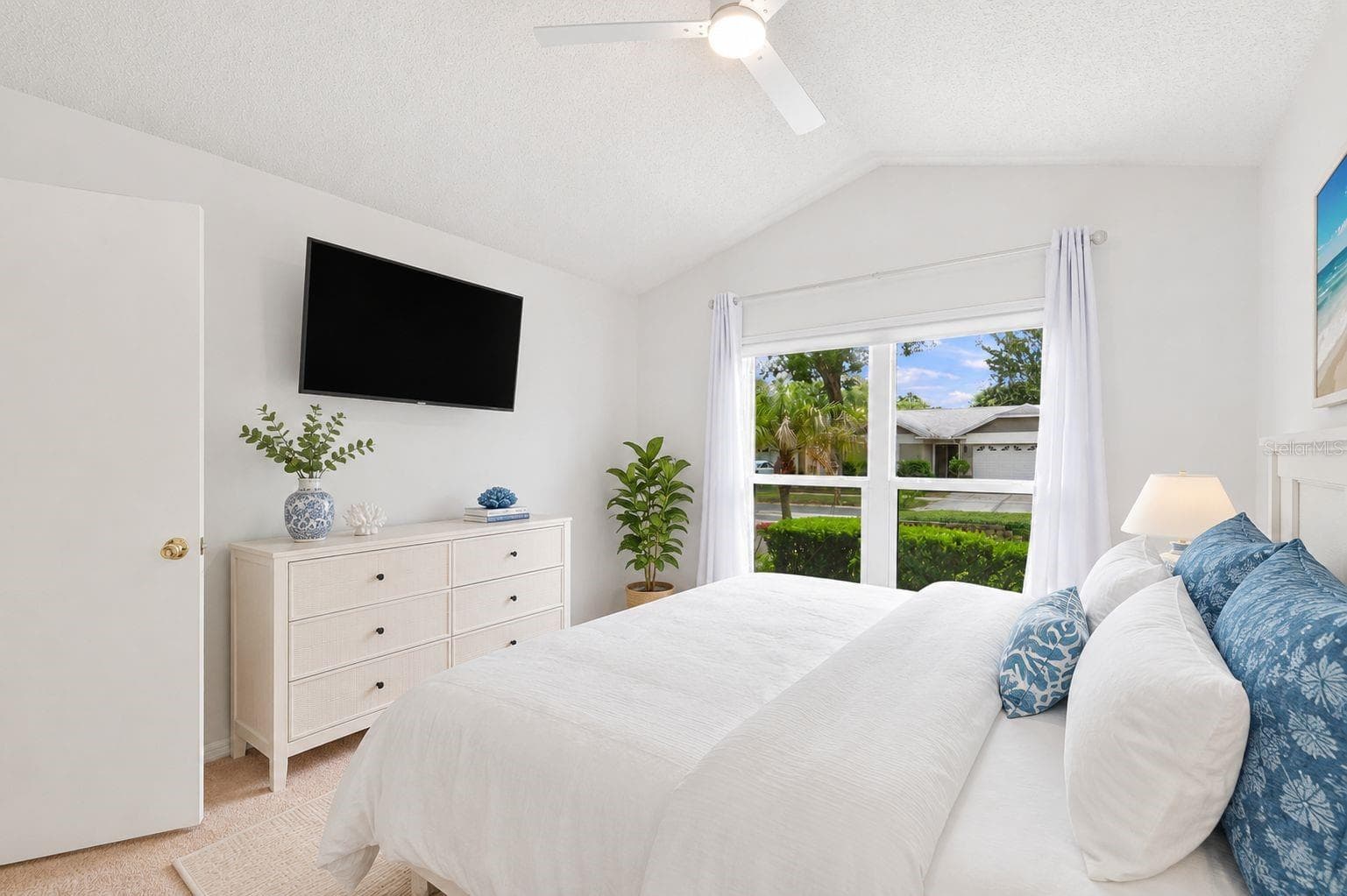 Master Suite separate from other bedrooms. - 1014 HARDWOOD DR, VALRICO
