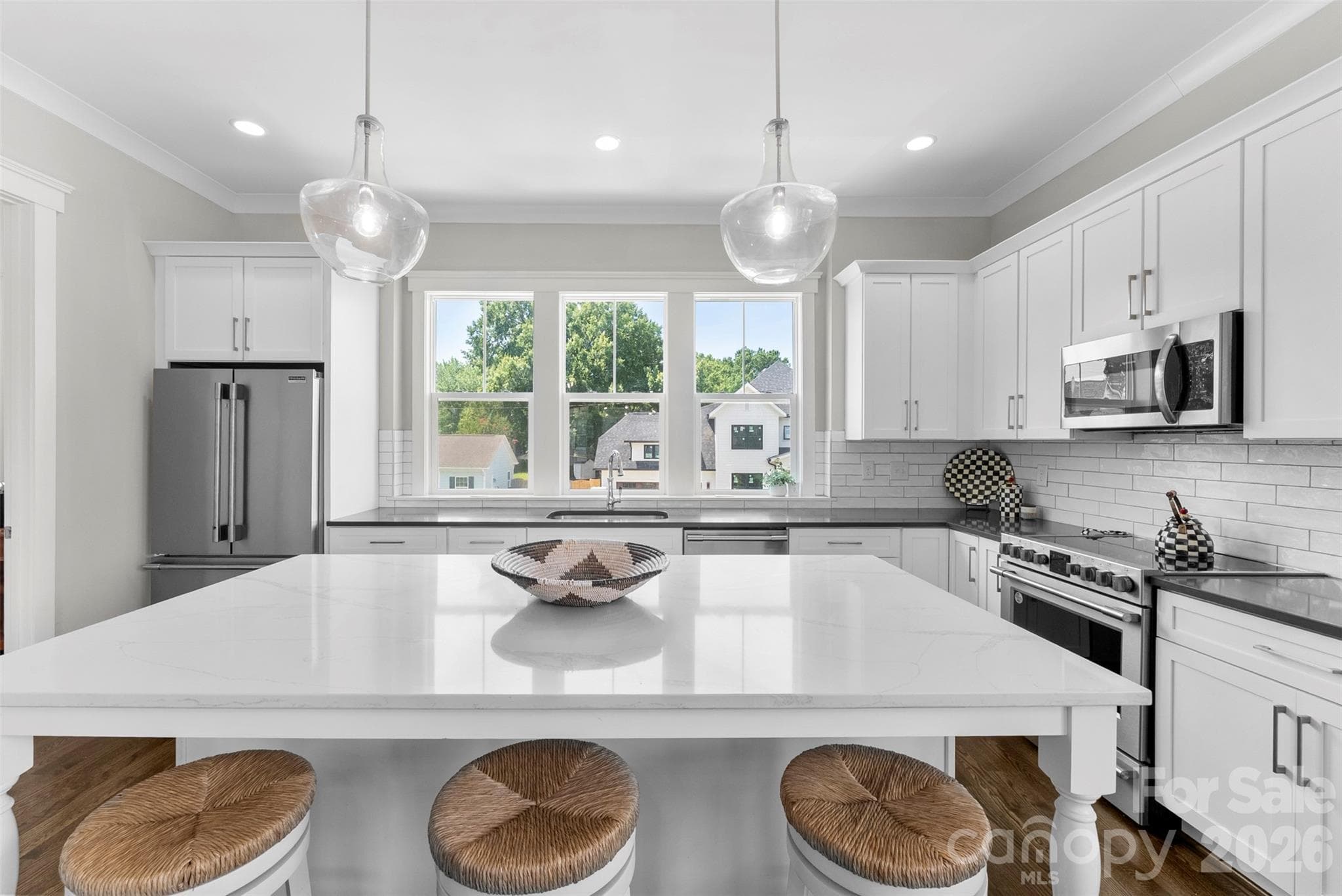 Oversize island - 543 Greystone Road, Charlotte