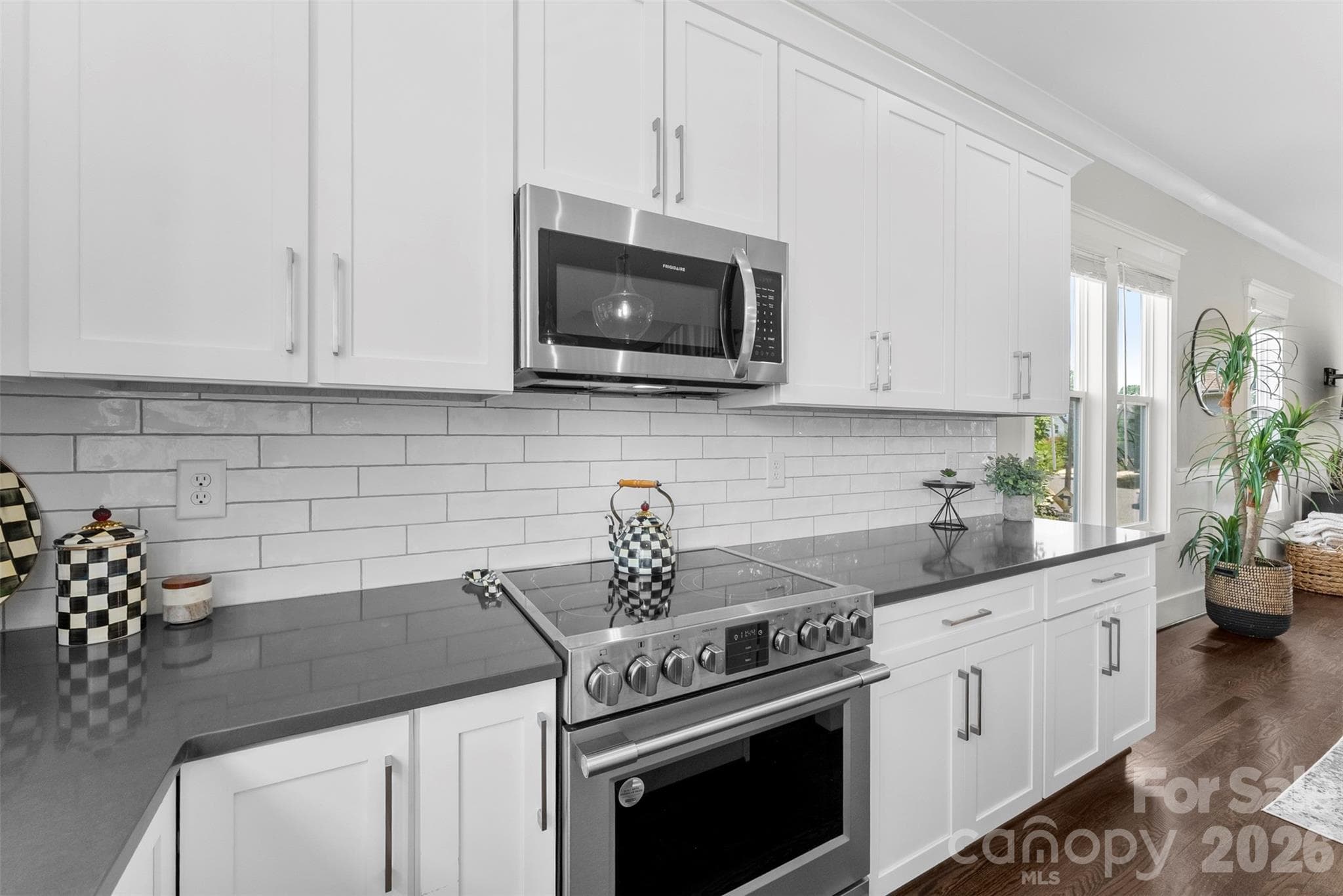 Electric range - 543 Greystone Road, Charlotte