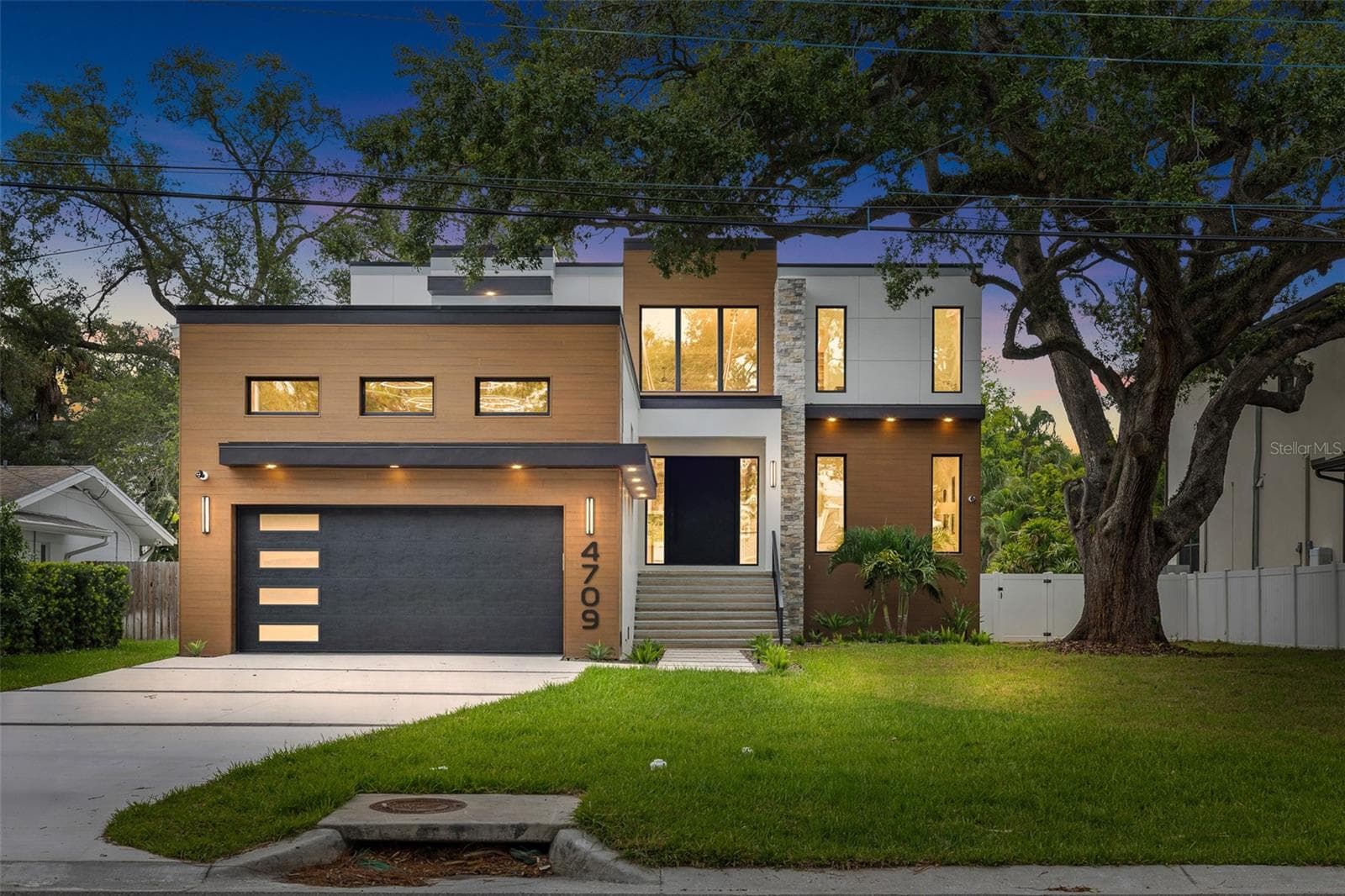 Single Family Residence at 4709 W ESTRELLA ST, TAMPA, photo 86 of 92