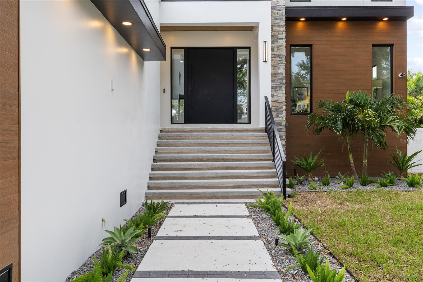 Single Family Residence at 4709 W ESTRELLA ST, TAMPA, photo 87 of 92