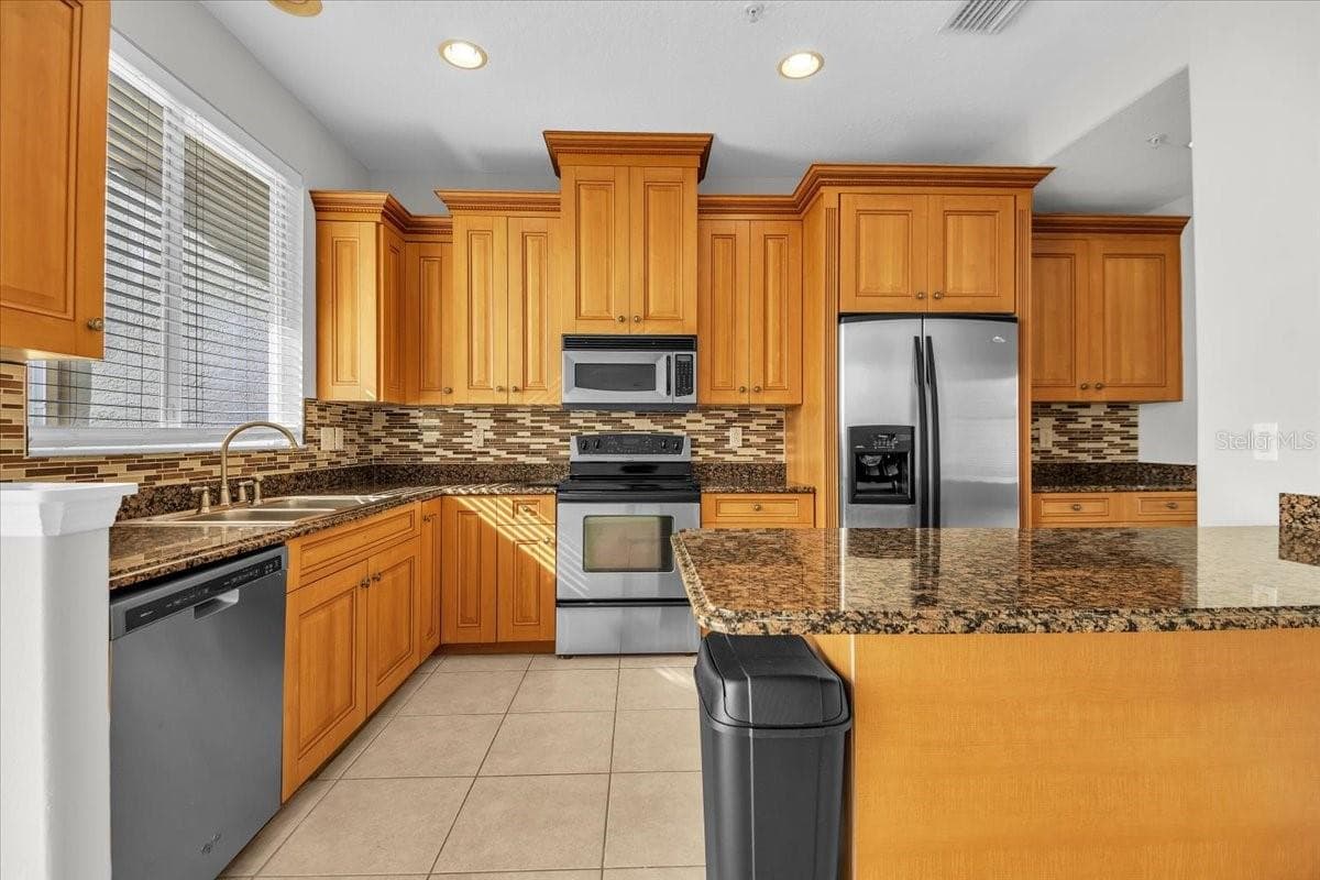 Kitchen - 4336 SPINNAKER COVE LN, TAMPA