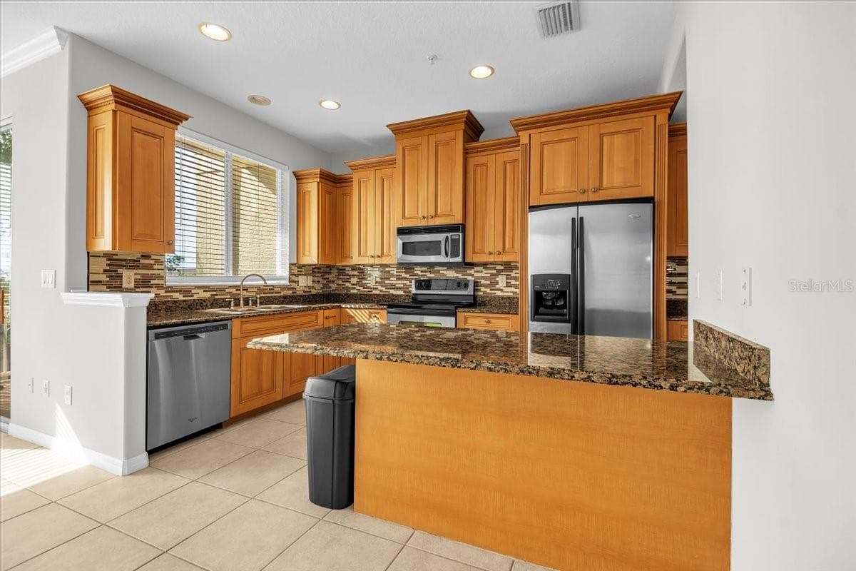 Kitchen - 4336 SPINNAKER COVE LN, TAMPA