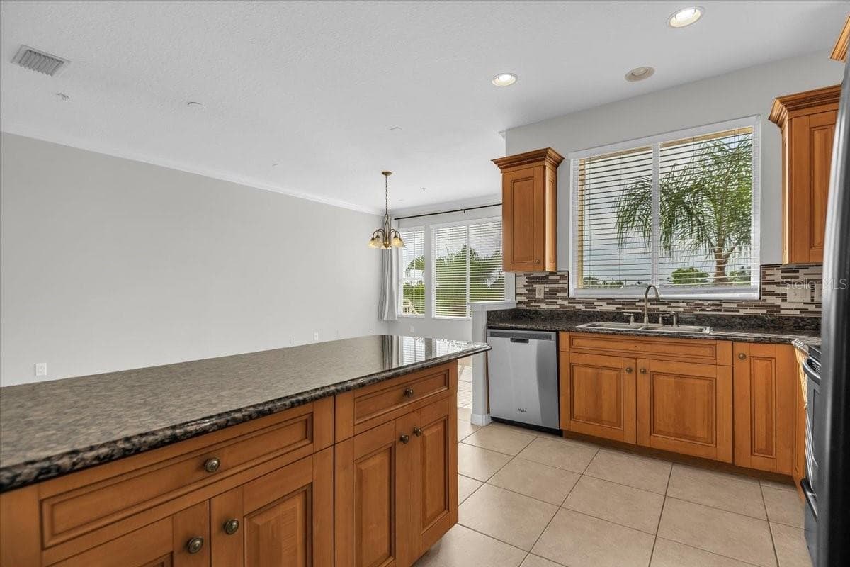 Kitchen - 4336 SPINNAKER COVE LN, TAMPA