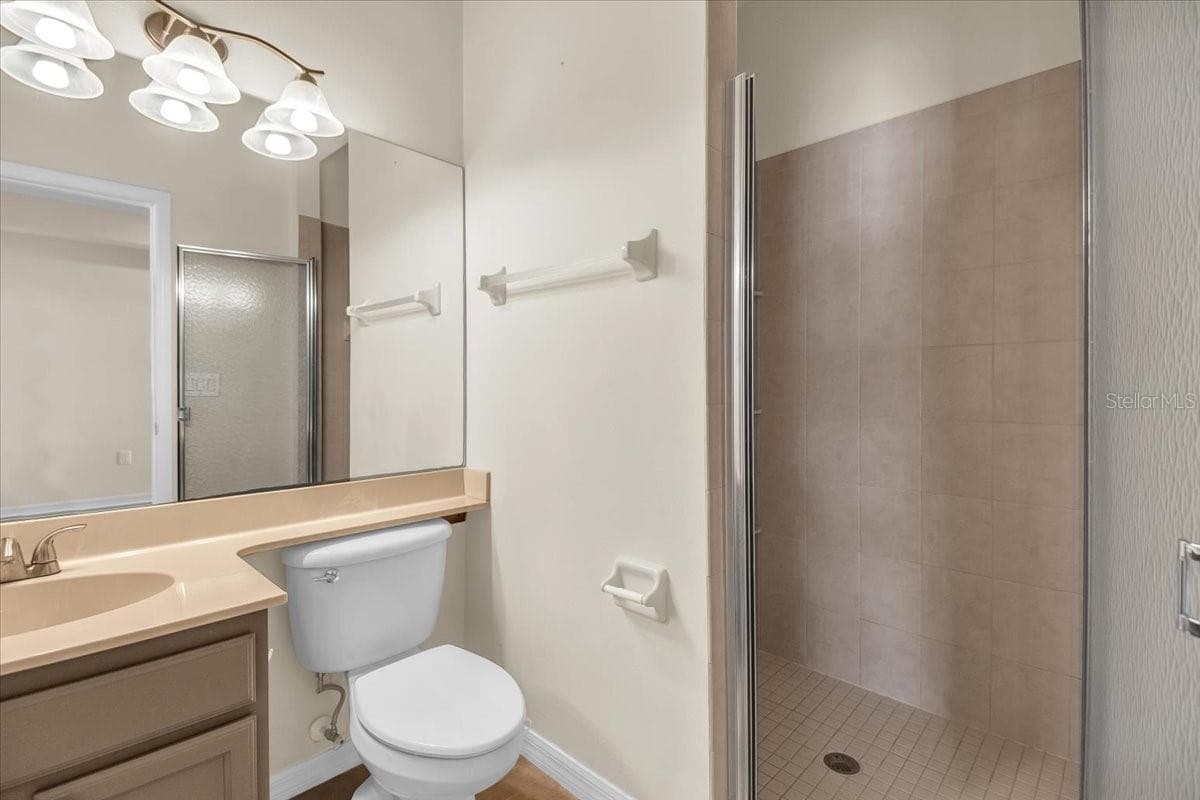Upper Level Guest Bathroom - 4336 SPINNAKER COVE LN, TAMPA