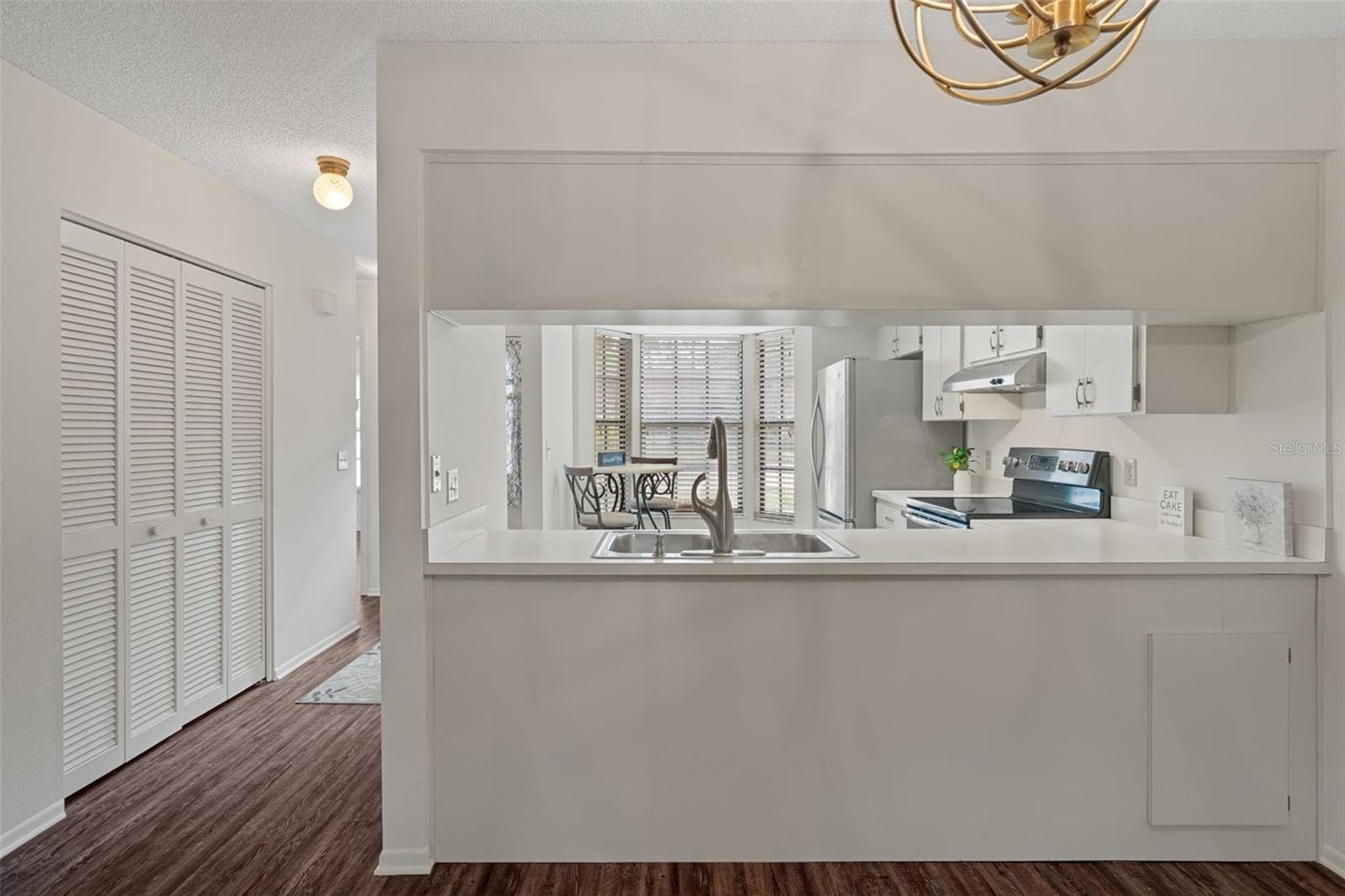 The living room is open to the kitchen - 2102 FORESTER WAY, SPRING HILL