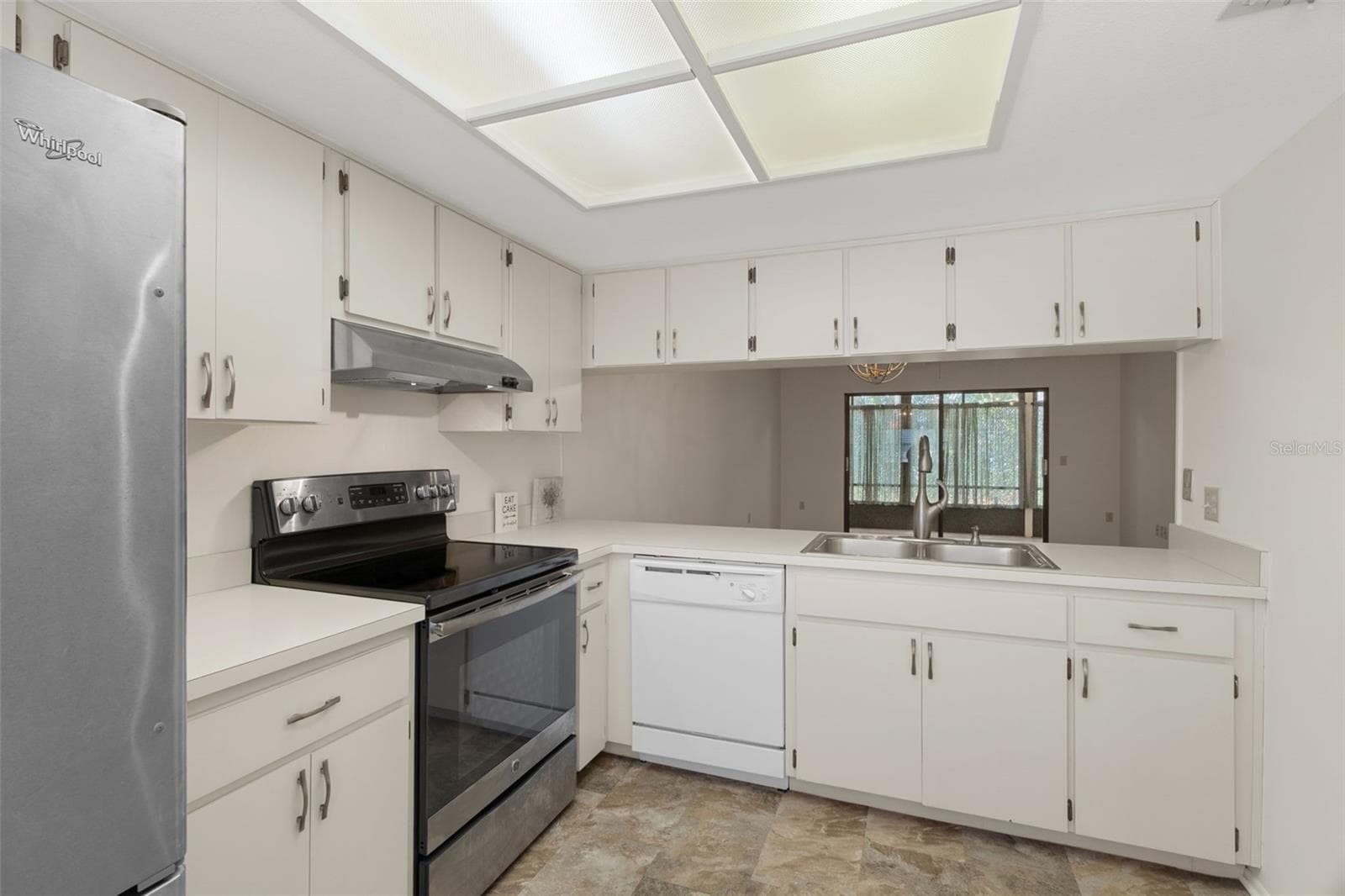 What a beautiful kitchen - 2102 FORESTER WAY, SPRING HILL