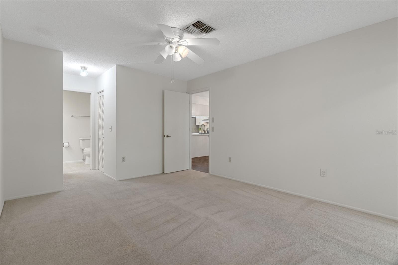 What a Spacious master bedroom - 2102 FORESTER WAY, SPRING HILL