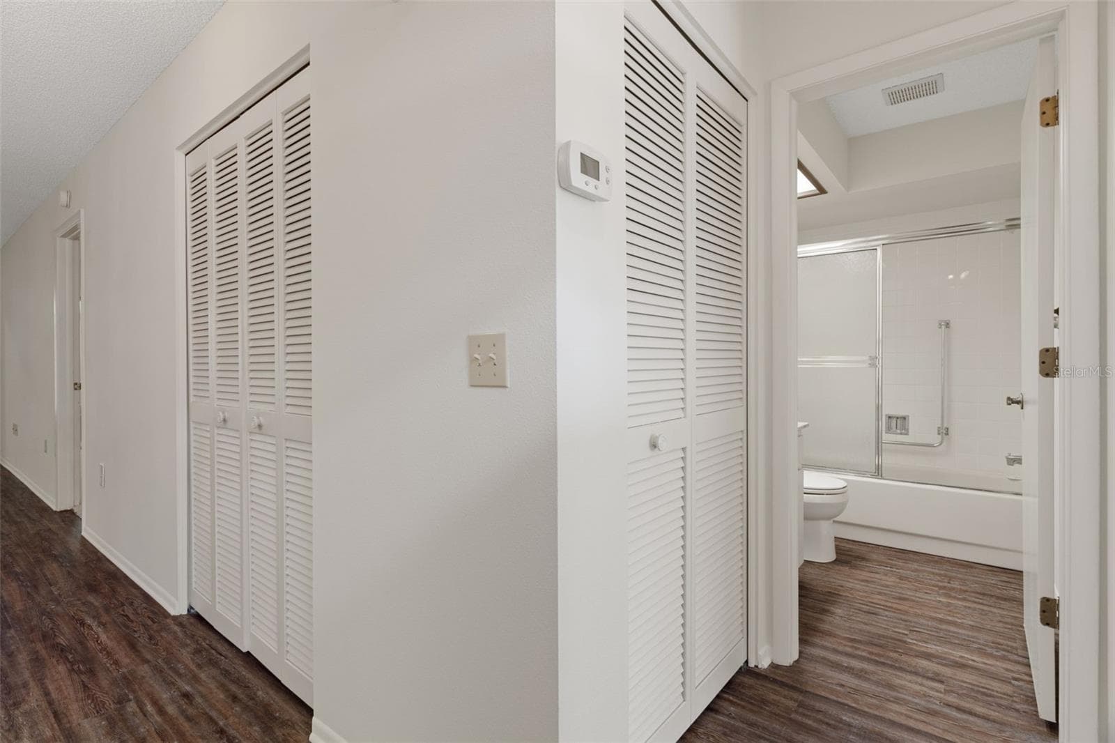 Hallway from the living room to the guest bathroom - 2102 FORESTER WAY, SPRING HILL