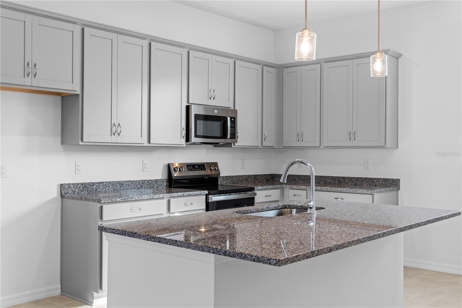 Townhouse at 9616 MONTAGUE ST, WESTCHASE, photo 11 of 42