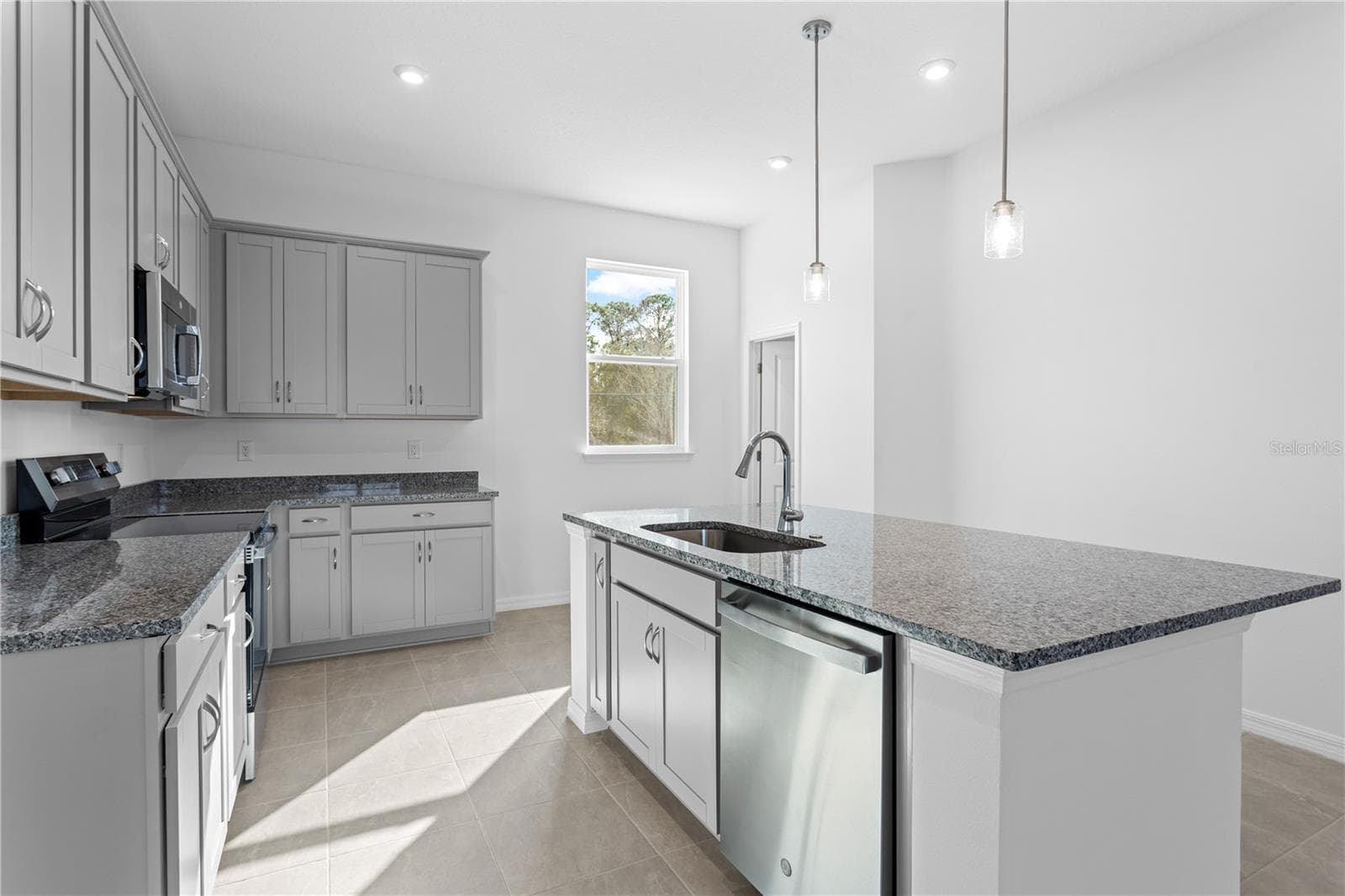 Townhouse at 9610 MONTAGUE ST, WESTCHASE, photo 9 of 42