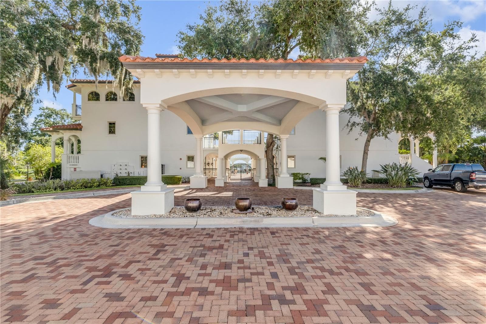 Guest Entrance Portico - 5090 RIVERSIDE DR #105, PORT ORANGE
