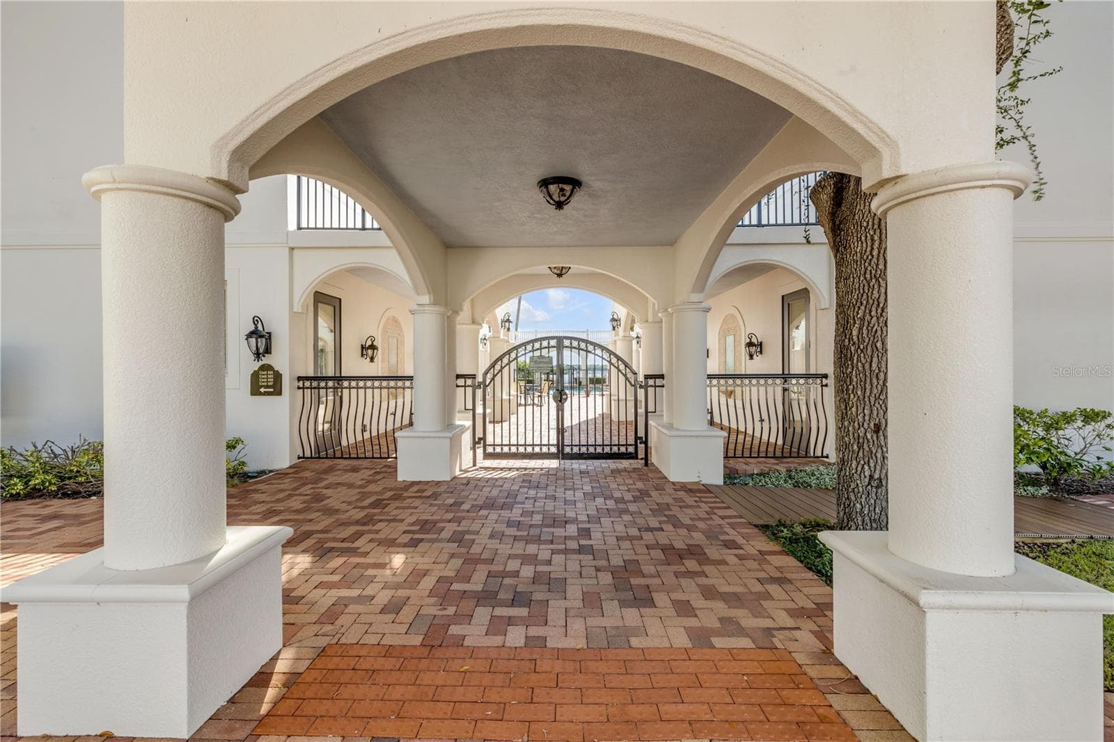 Gated entrance to Pool & Courtyard - 5090 RIVERSIDE DR #105, PORT ORANGE